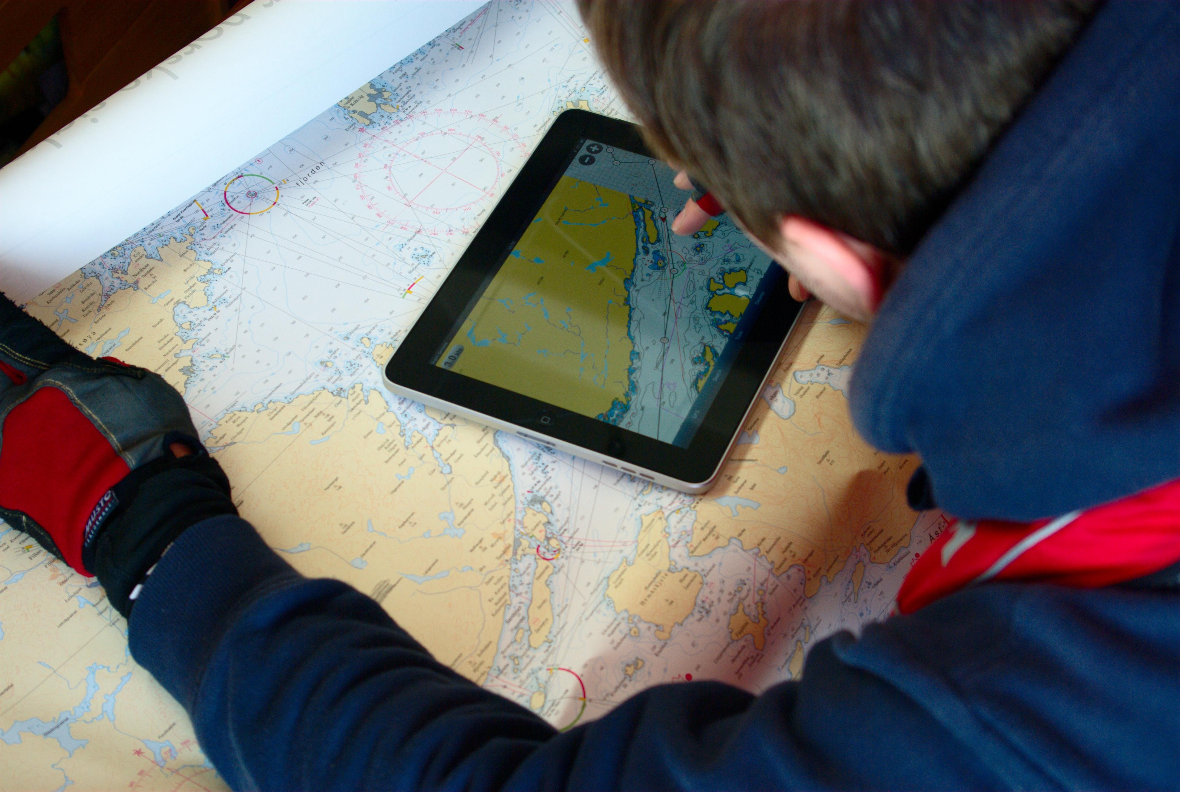 iPad koster forbausende lite når man sammenligner med vanlige kartplottere og sjøkart.