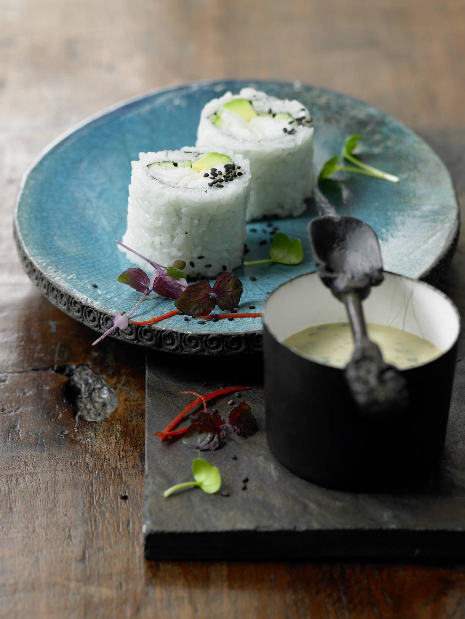 Sushi kan du godt lage hjemme på ditt eget kjøkken. (Foto: Norsk Sjømatråd/Jan-Petter Westermann.)