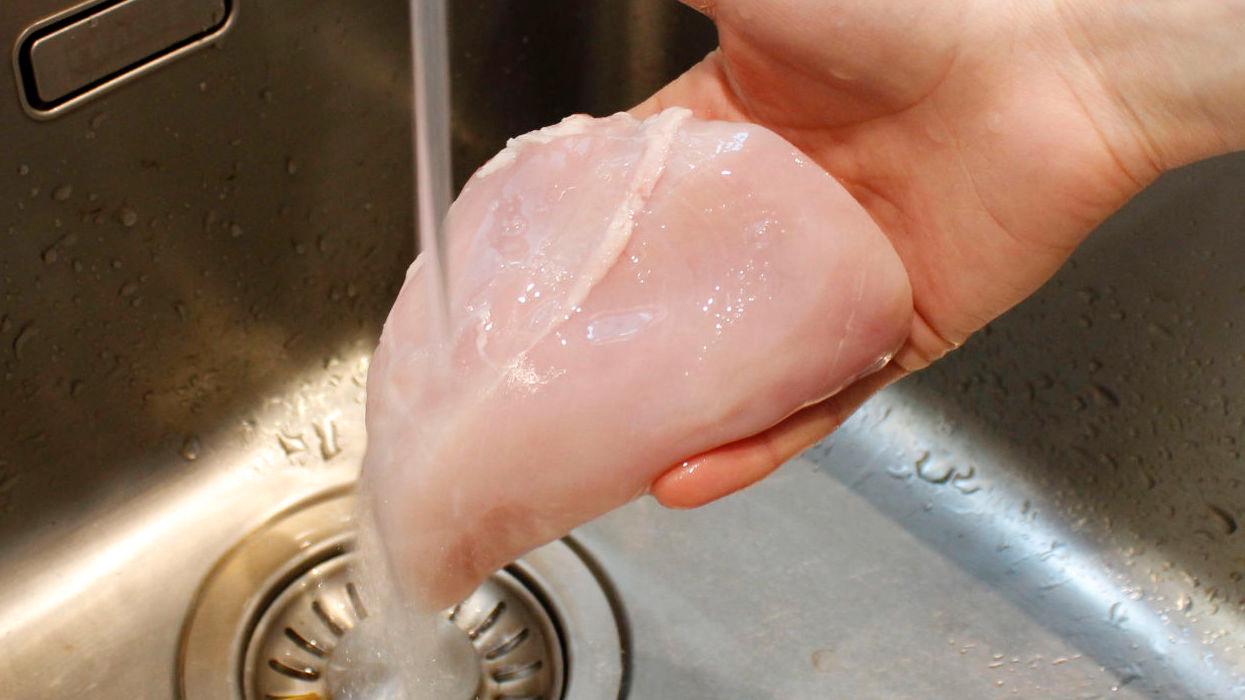 FY, FY: Dropp kyllingskyllingen hvis du vil ha god kjøkkenhygiene. Foto: Natalie Ngo/VG
