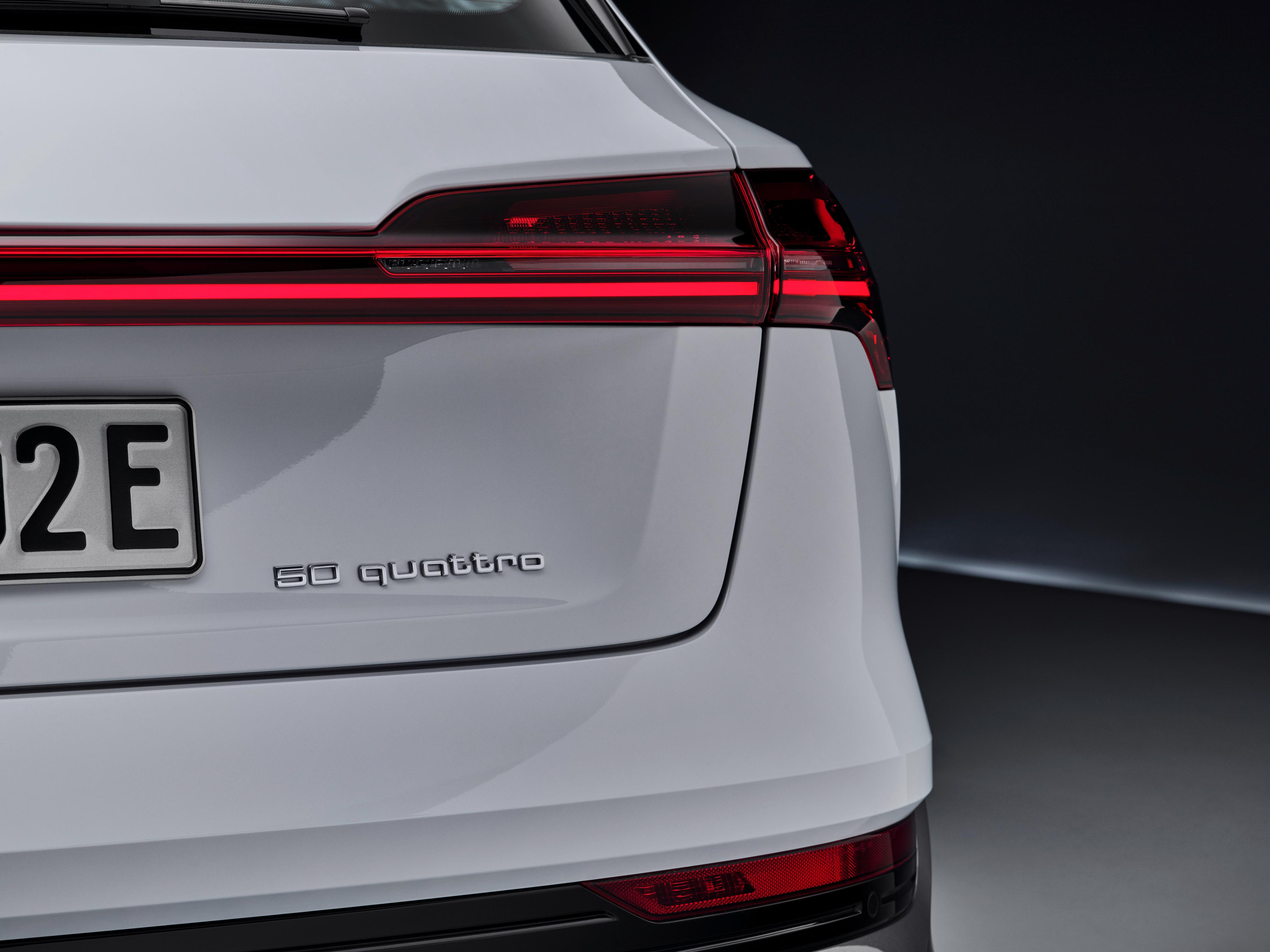 Den nye modellen vil hete Audi e-tron 50 quattro.