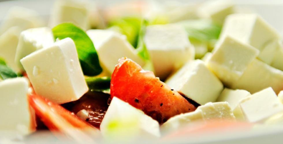 By på en spennende gresk salat med fetaost. (Foto: Gidske Stark.)