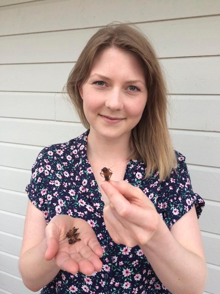 INSEKTGRÜNDER: Victoria Stokke forteller at hun har smakt gresshopper og andre insekter, men at melmums (larver) er hennes favoritt. Foto: Privat