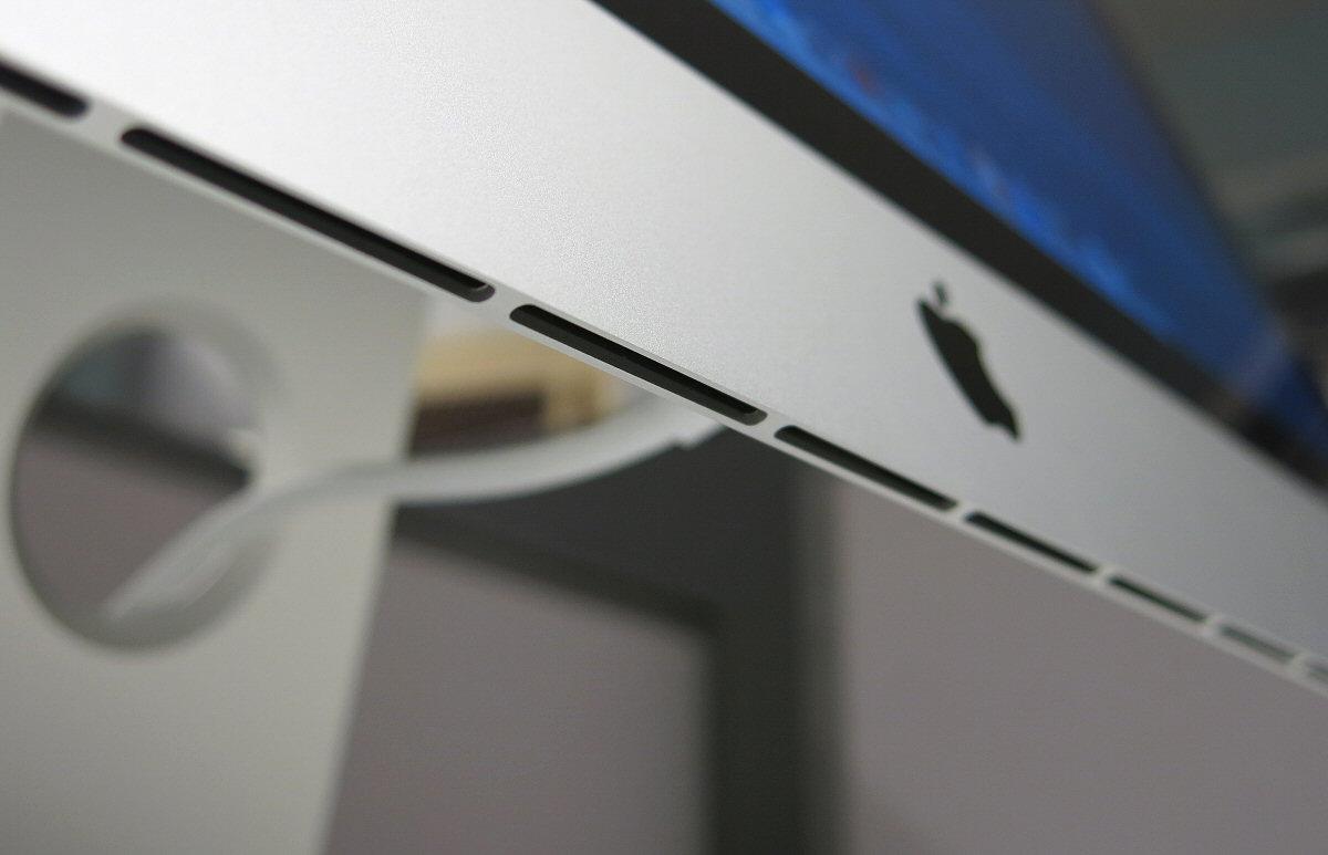 Apple iMac drar inn godt med luft nedenfra.Foto: Vegar Jansen, Hardware.no