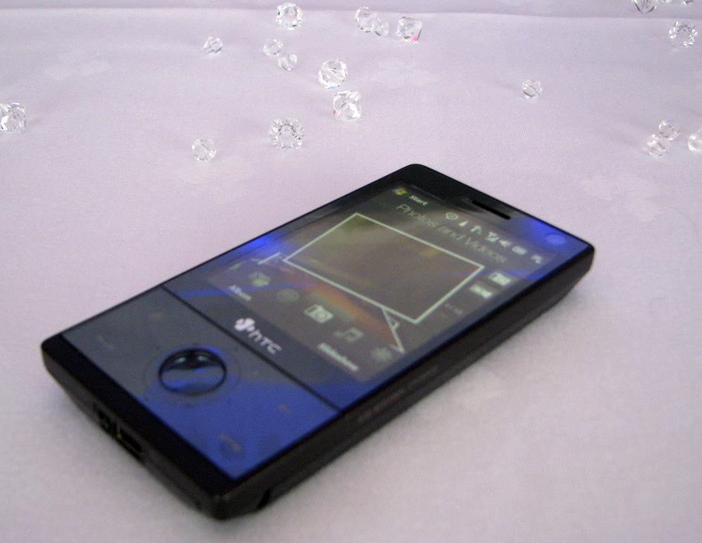 Diamond er en liten og nett telefon med trykkskjerm.