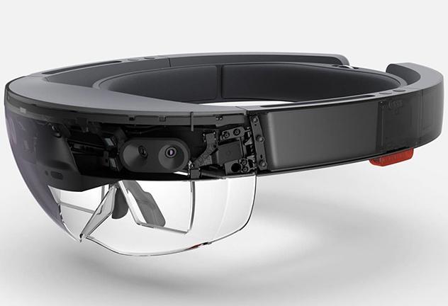 HoloLens byr på avanserte sensorer og mye prosessorkraft. Foto: Microsoft