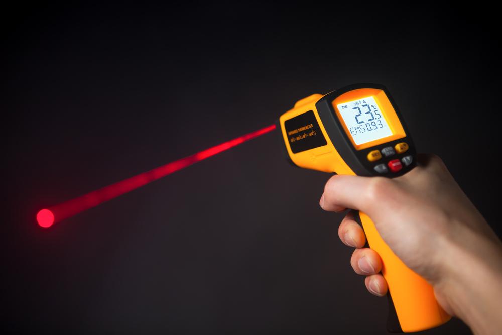Måling av avstand med laser. Foto: Shutterstock