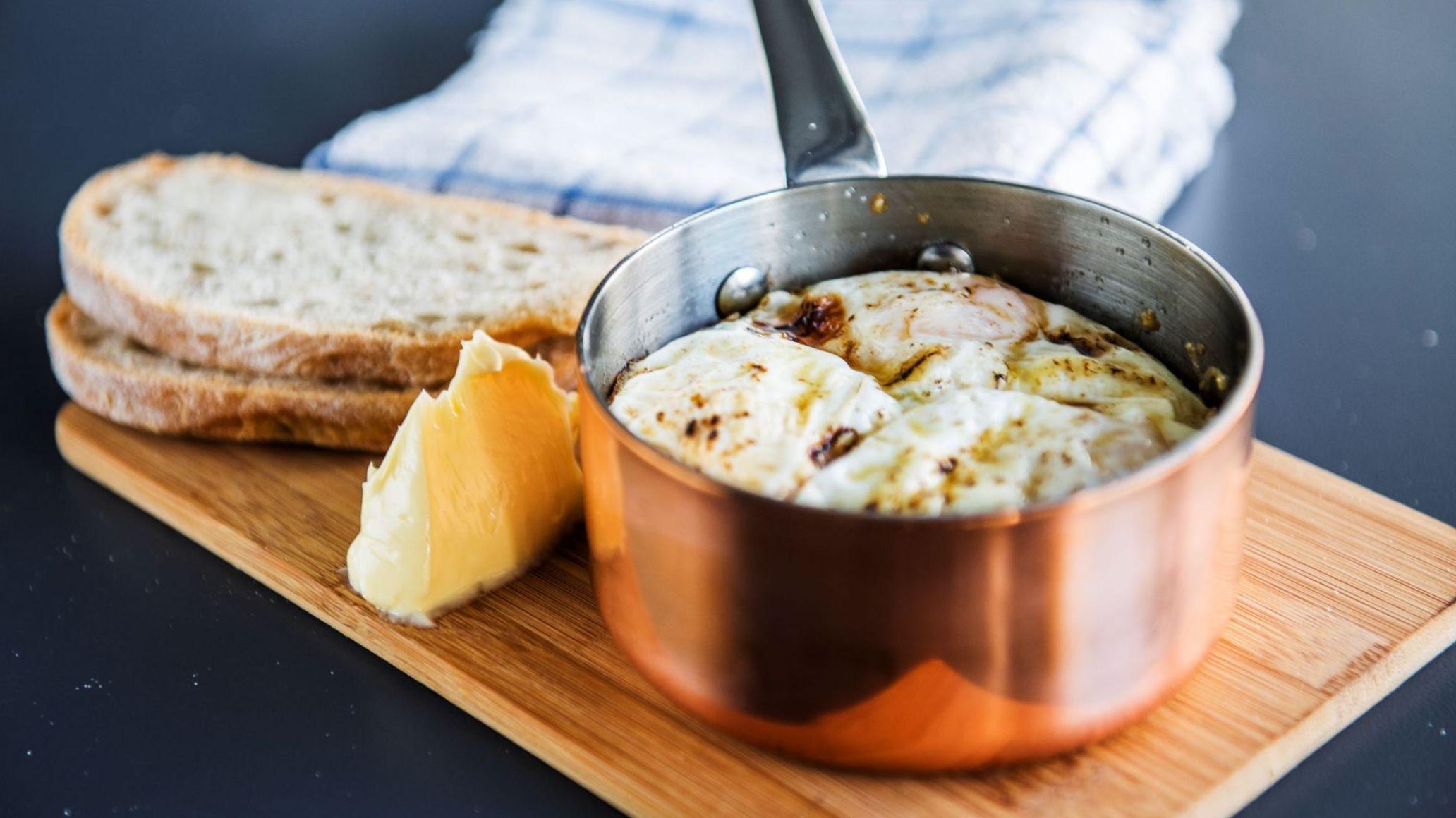 EGG-I_GRYTE: Egg cocotte er en rask og deilig eggrett, perfekt til alle dagens måltider. Foto: Fredrik Ringe/VG