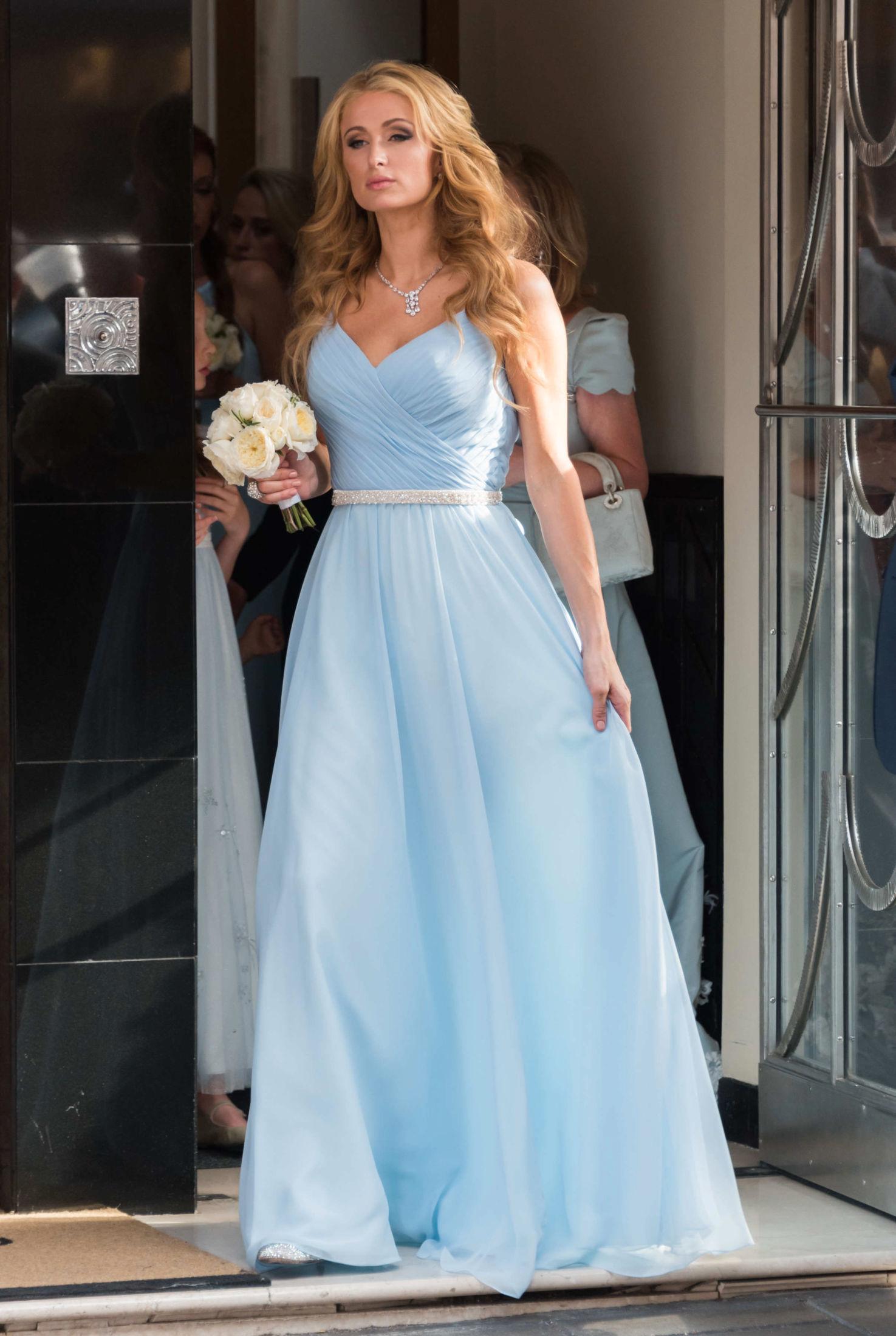 IKKE I SKYGGEN: Storesøster Paris Hilton markerte seg i Nicky Hiltons bryllup i London i 2015. Foto: NTB scanpix