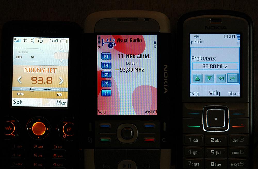 Tre forskjellige radiotyper. Sony Ericsson W610i (til venstre) har RDS-radio. Nokia-telefonene har vanlig stereoradio med mulighet for å lagre kanaler.