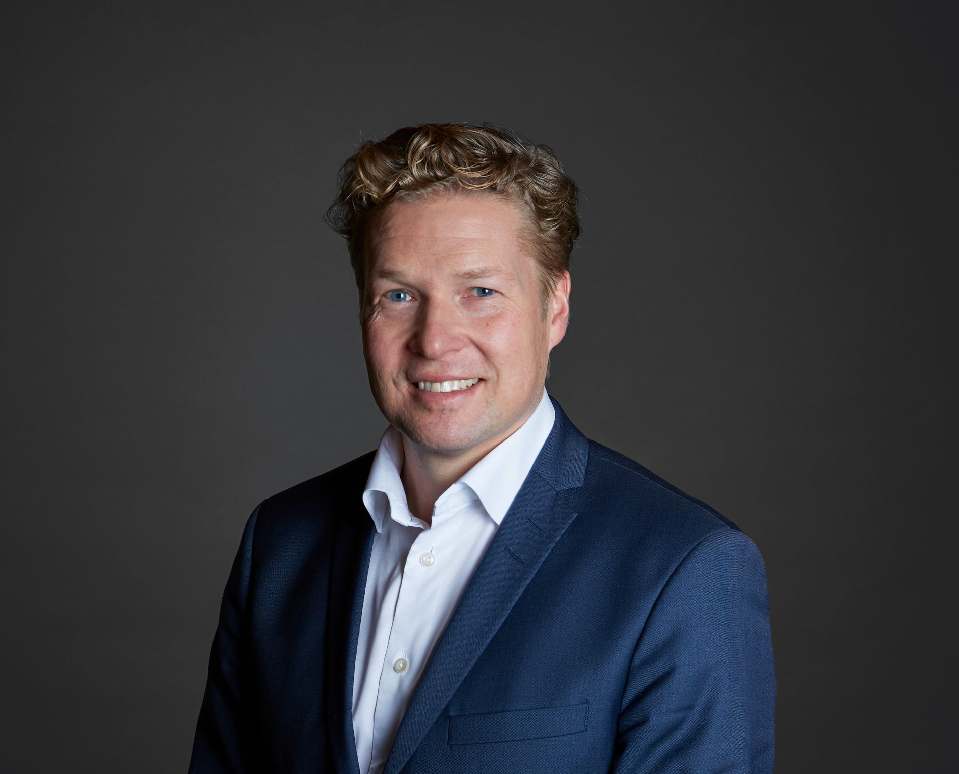 HOLD DEG TIL PLANEN: Harald Haugedal, daglig leder for Formues kontor på Sørlandet råder kundene til å ikke la følelsene styre investeringsbeslutningene.