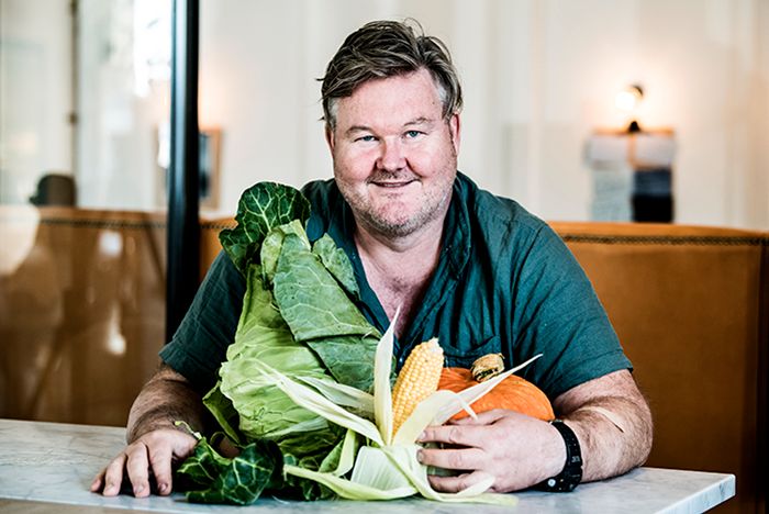 Mathias Dahlgren: ”Det är smart att laga för mycket till middag så att det blir mat över”. Mathias tog fram en ny serveringsstrategi som gör matlådor mer spännande. 
