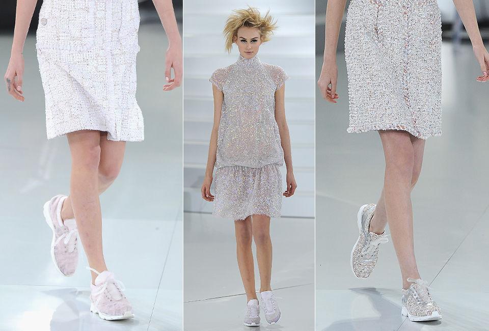 BEINA PÅ BAKKEN: Høye hæler var byttet ut med flate joggesko på Chanel-catwalken. Foto: Getty Images