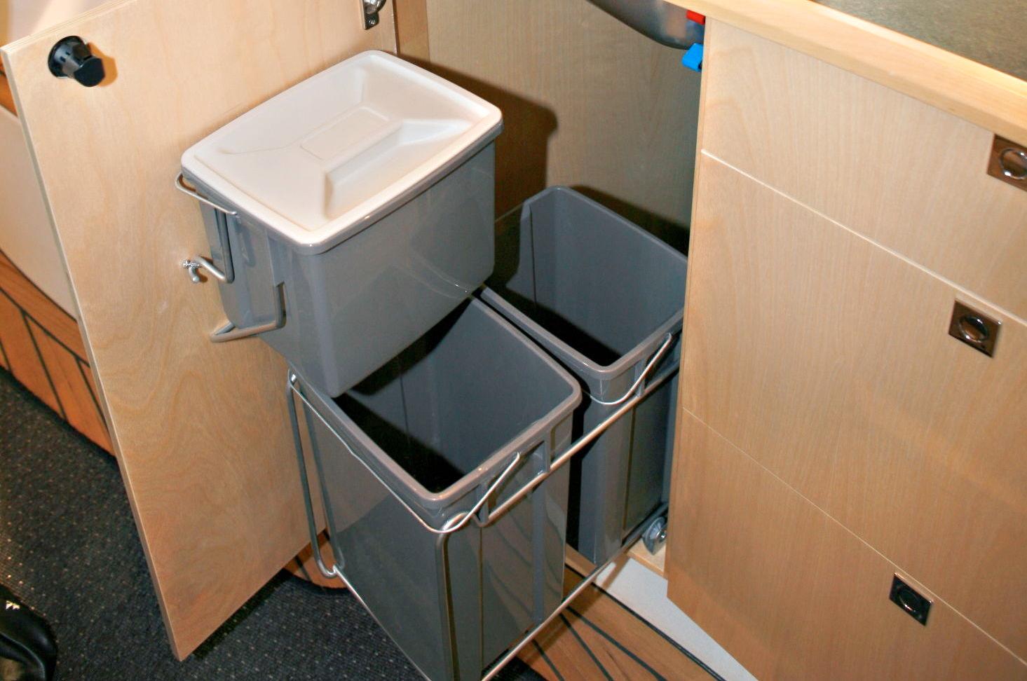KILDESORTERING: Søppelbøtten til matavfall kan fort lukte litt om man ikke går ut med avfallet ofte. Foto: Mattis Sandblad / VG