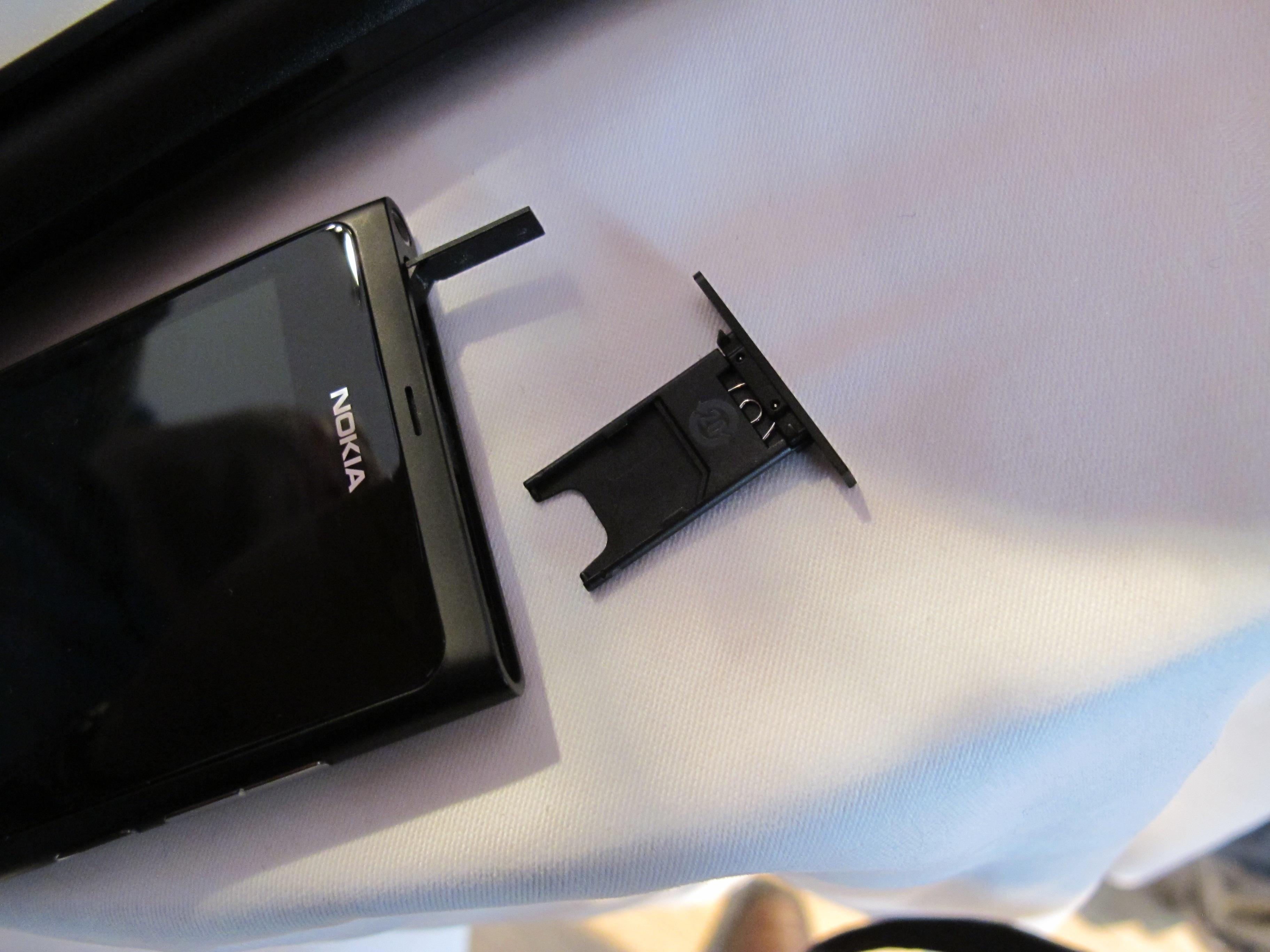Nokia N9 har mini-SIM. Fra før har bare Apple brukt denne standarden.