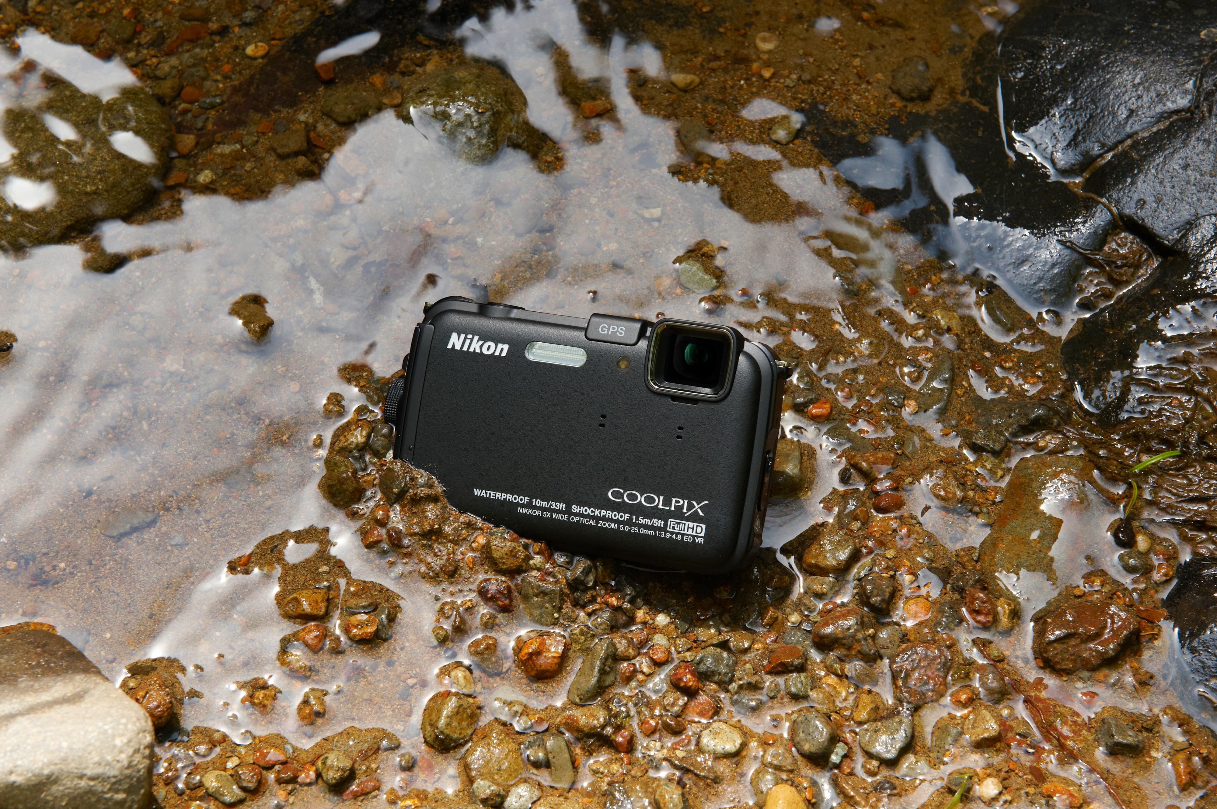 Nikon Coolpix AW100 blir gjerne med i skauen. Eller fjellet. Eller sjøen.Foto: Nikon