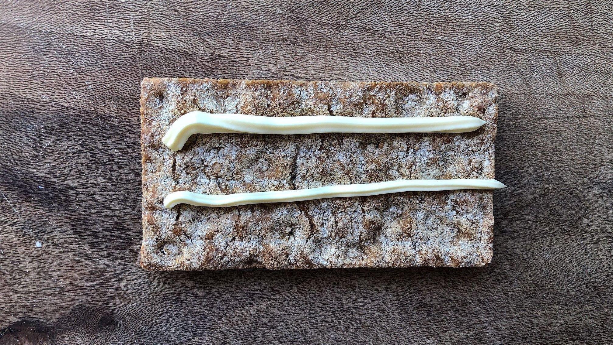 TYKK ELLER TYNN: Kan du majonestrikset som gir deg tykk eller tynn stripe på brødskiva? Foto: Tjodunn Dyrnes/Godt