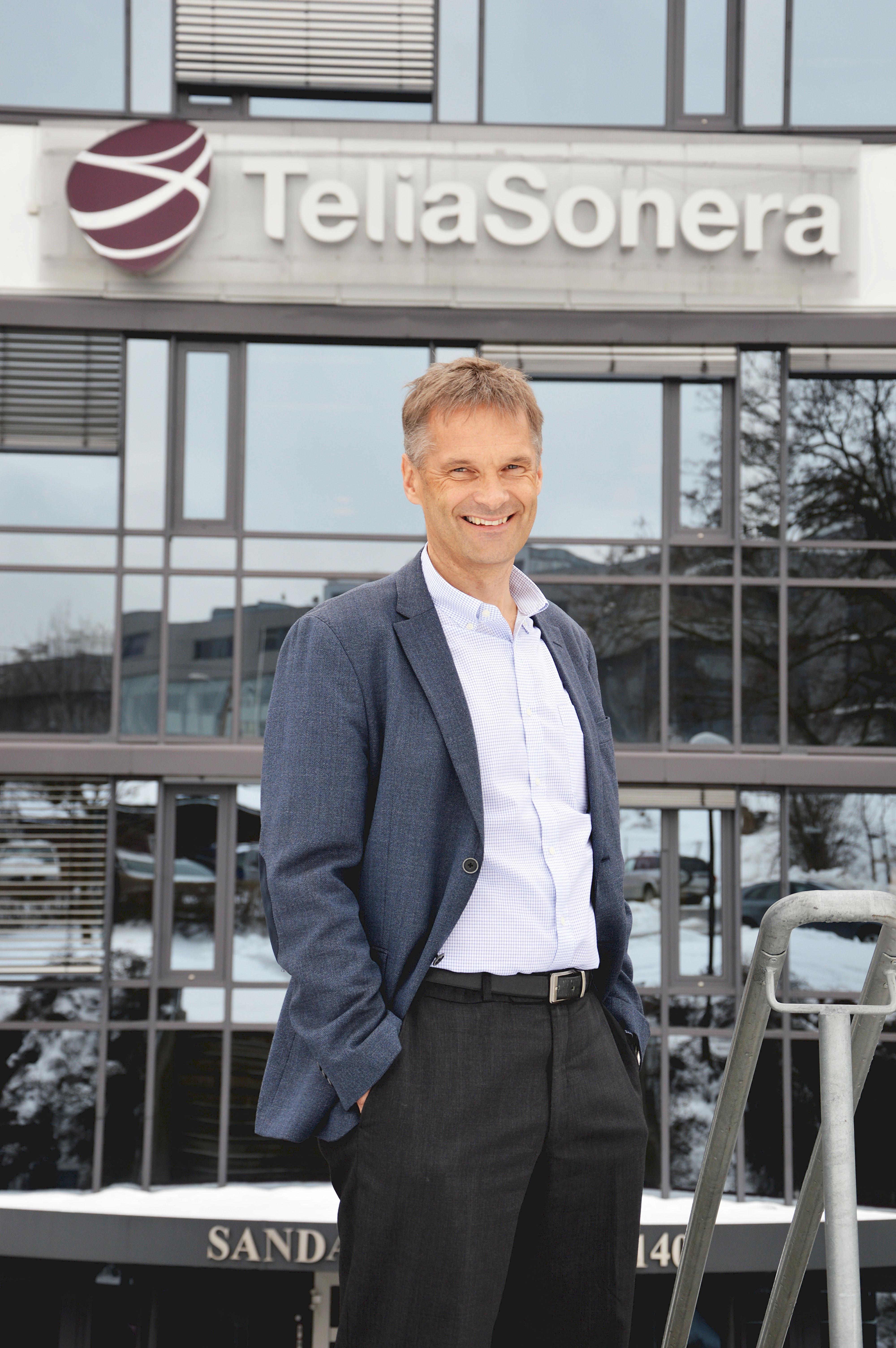 Administrerende direktør i TeliaSonera, Abraham Foss, peker på at det er sterk konkurranse i 4G-utbyggingen. Foto: TeliaSonera