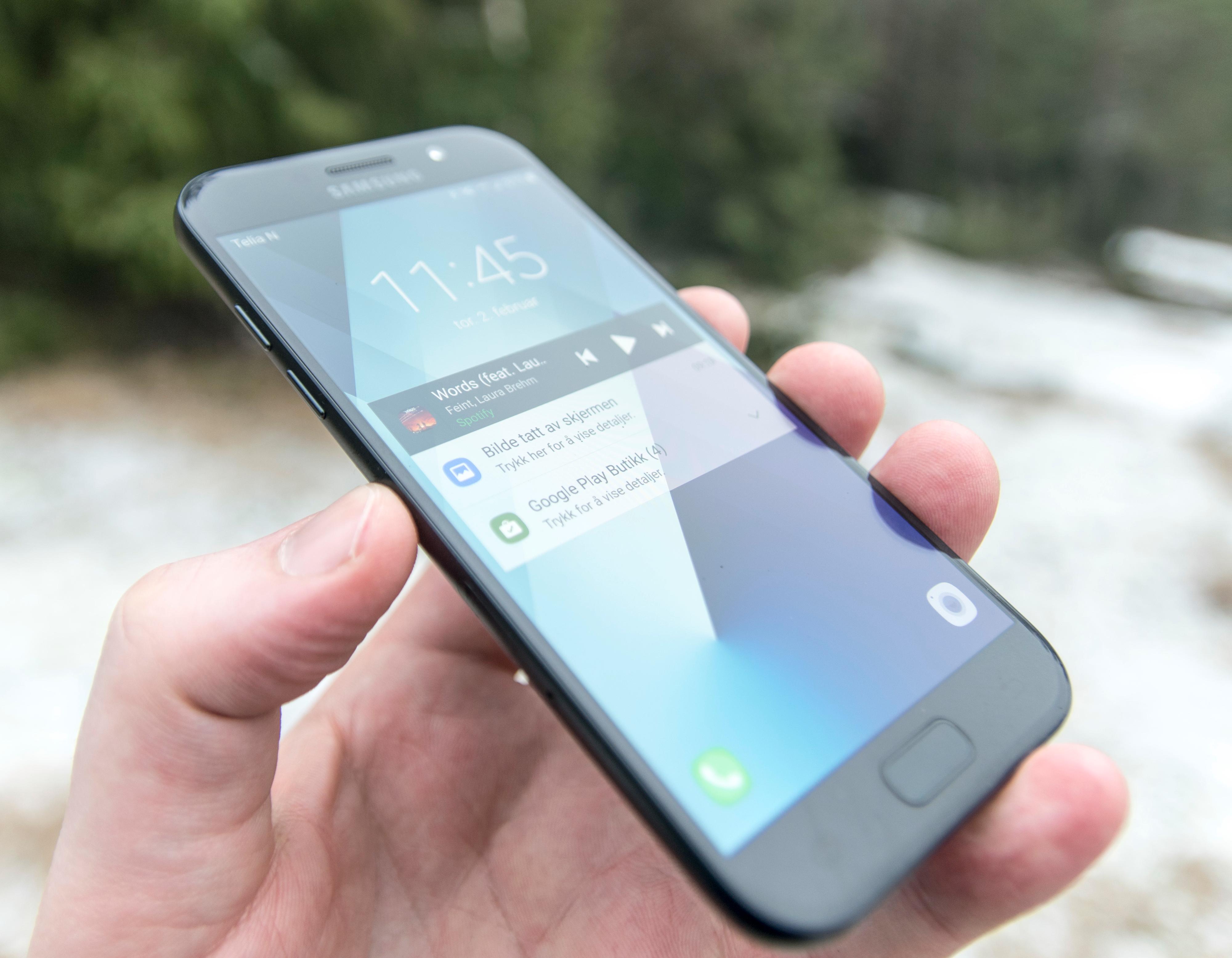 Designen på Galaxy A5 er svært lik toppmodellen Galaxy S7.