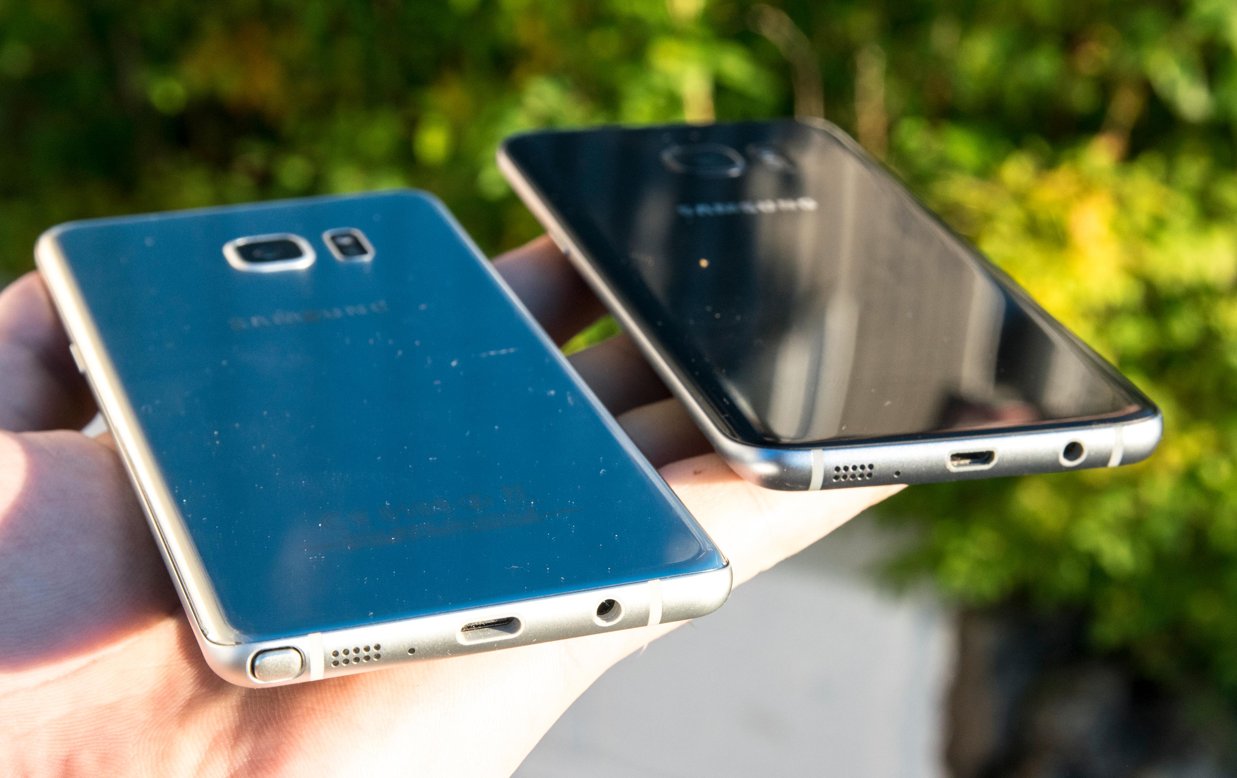 Galaxy Note 7 og Galaxy S7 Edge ved siden av hverandre. Selv om den er litt større har Note 7 bittelitt mindre batteri enn S7 Edge.