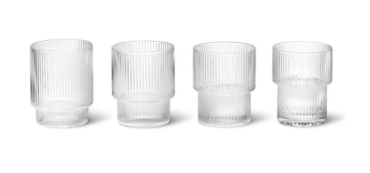 Glass fra Ferm Living (399 kroner) kan brukes til både vann under festmåltidet eller espresso i hverdagen.
