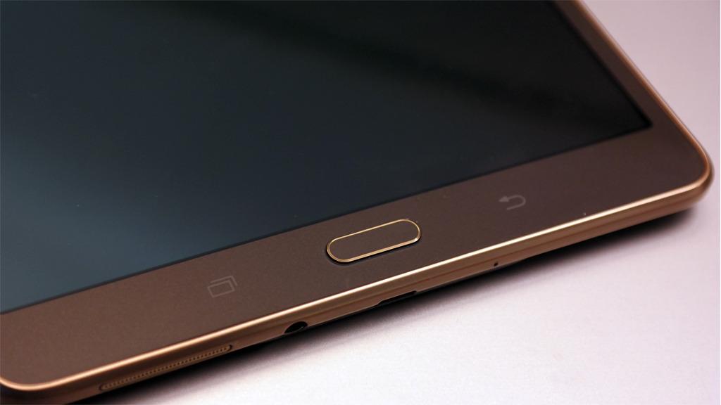 Galaxy Tab S har en menyknapp som også er en fingeravtrykk-leser. Den fungerer stort sett bra.Foto: Espen Irwing Swang, Amobil.no