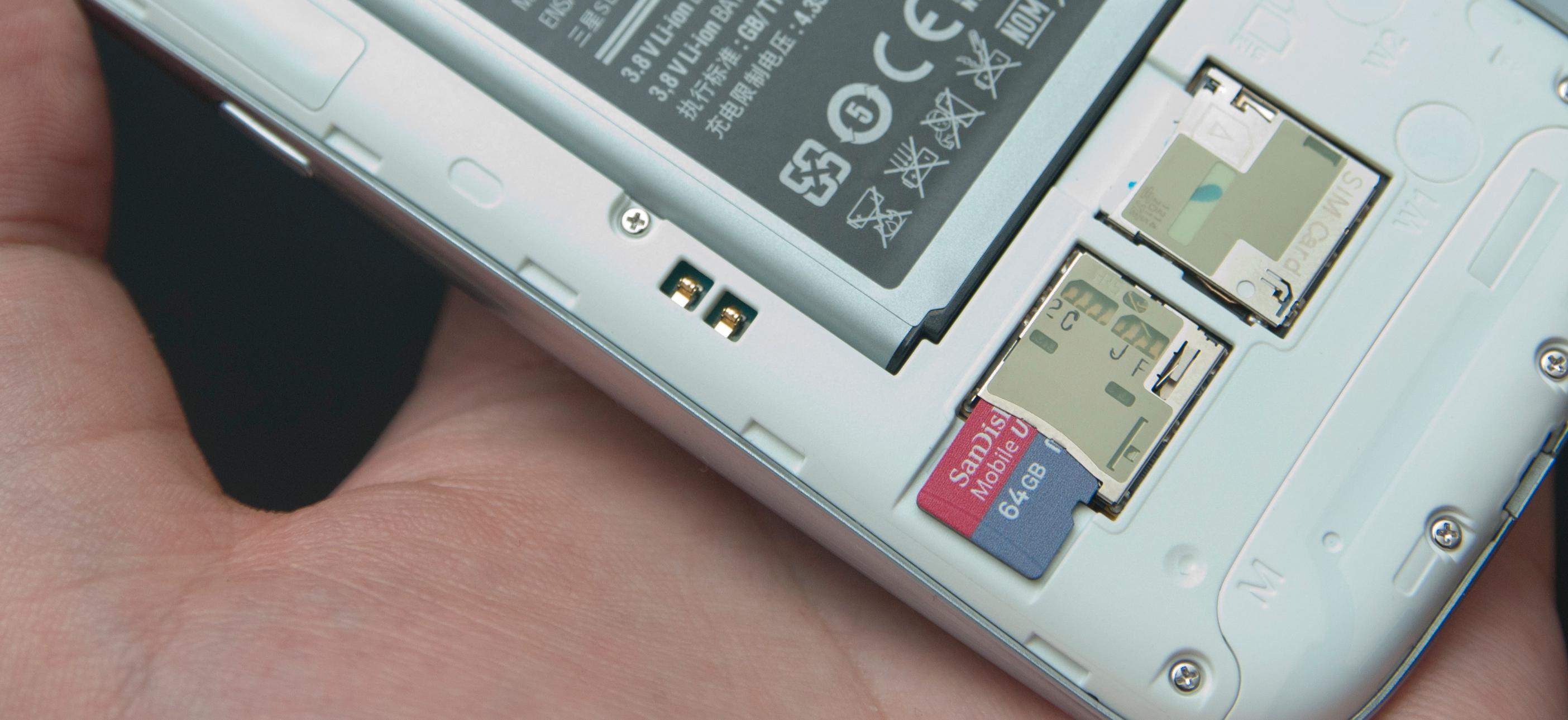 Galaxy S III støtter så godt som alt av nye mobilteknologier, inkludert de største minnekortene du får tak i.
