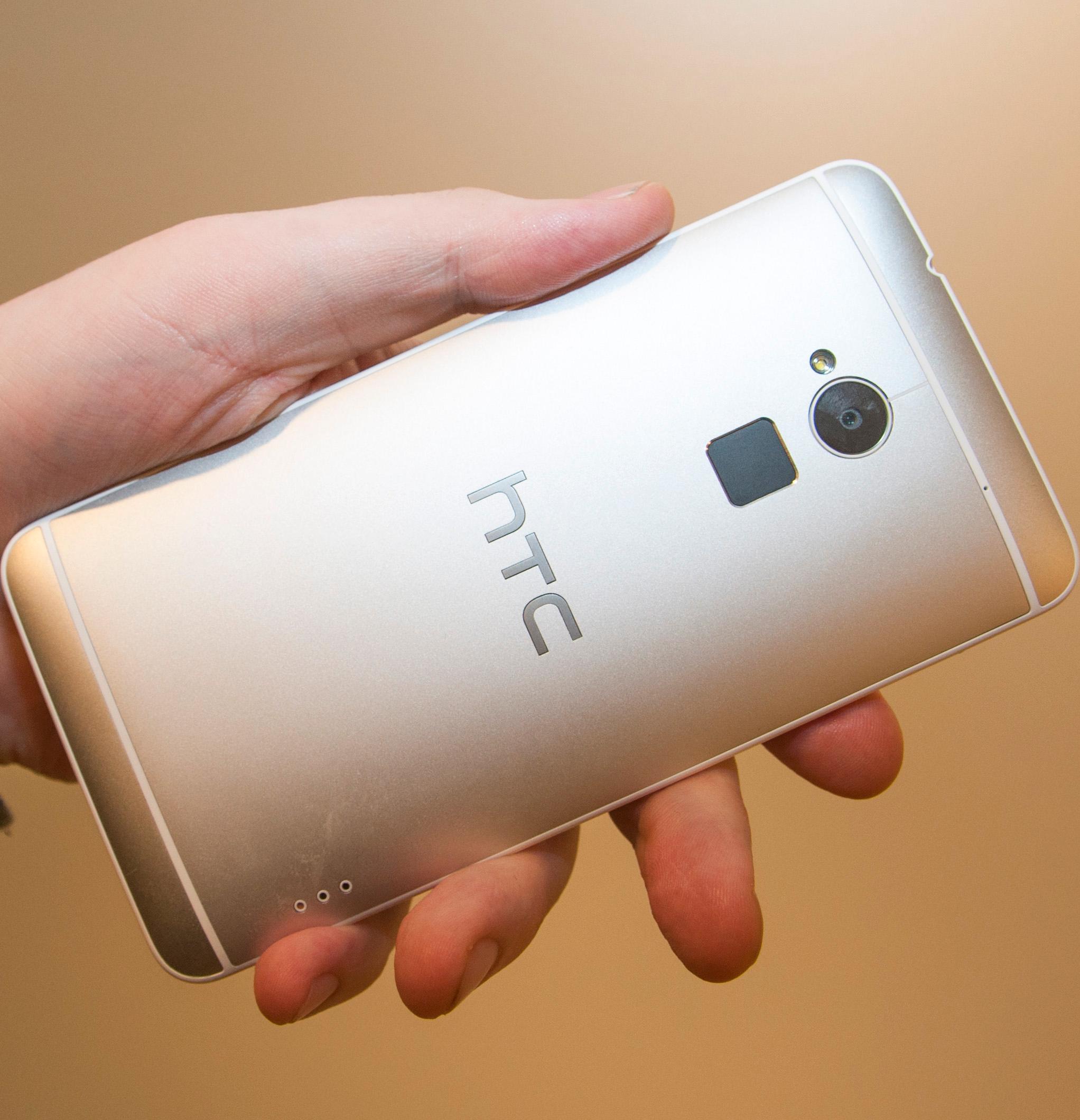 Slik ser baksiden på HTC One Max ut.Foto: Finn Jarle Kvalheim, Amobil.no