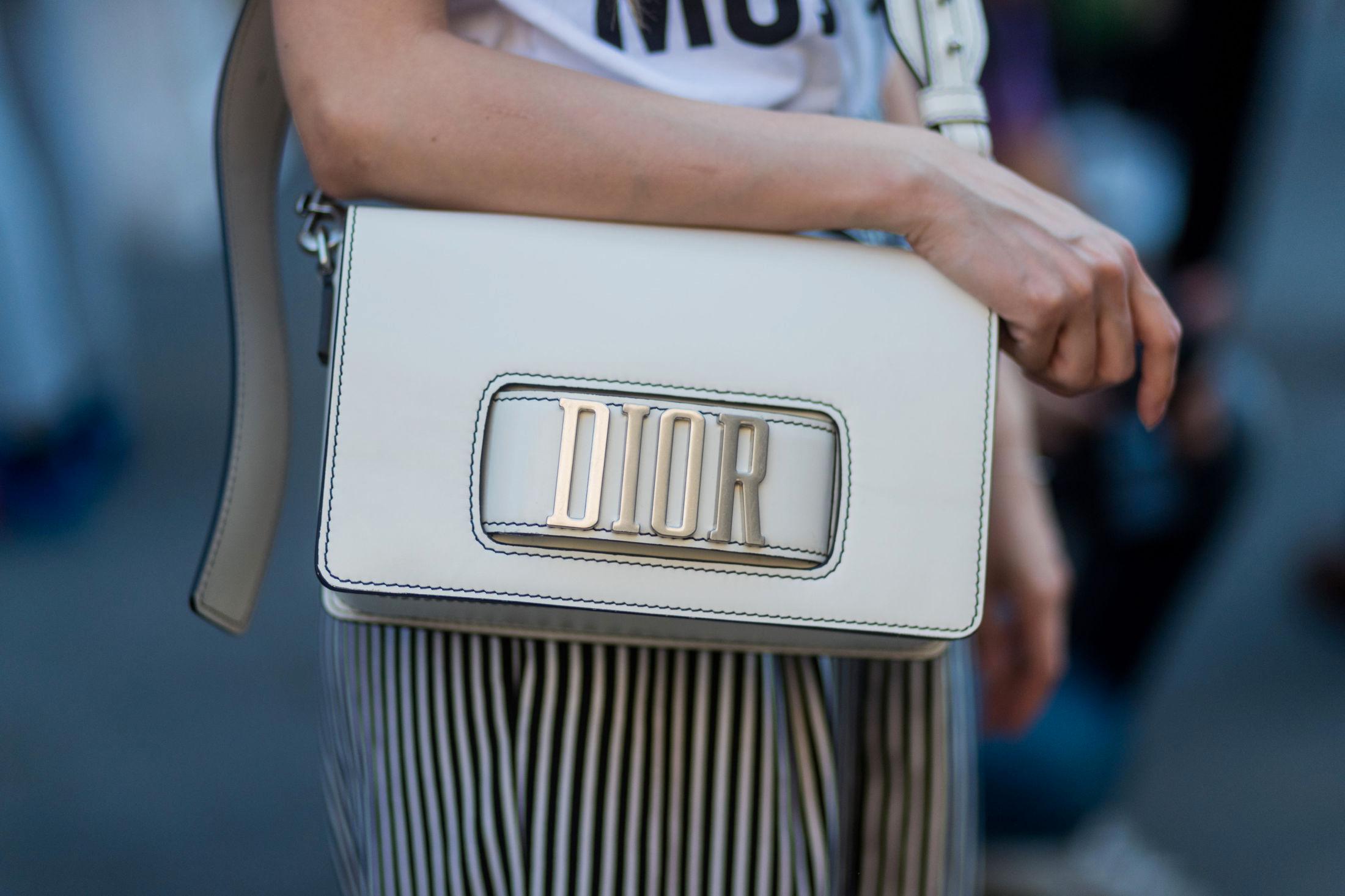 LUKSUSMERKE: Nå kan du sikre deg klær og sko fra det legendariske motehuset Dior. Foto: Getty Images.