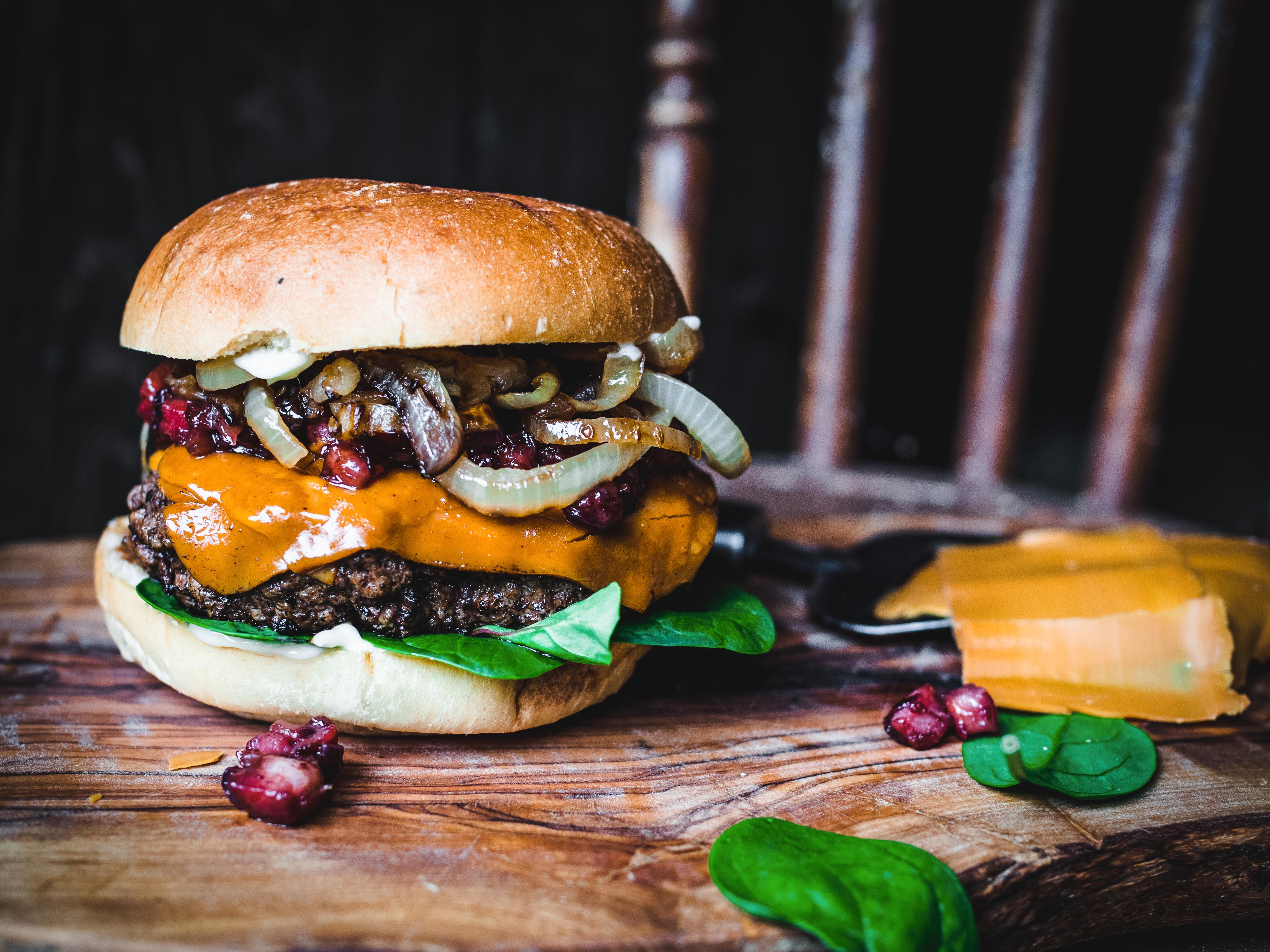 COMFORT FOOD: Prøvd brunost i burgeren før?