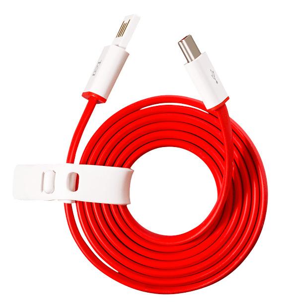 Denne kabelen fra OnePlus kan skade utstyret ditt, mener Leung. Foto: OnePlus