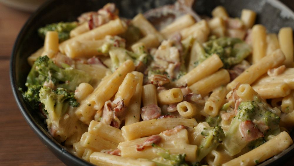 Pasta med broccoli och bacon