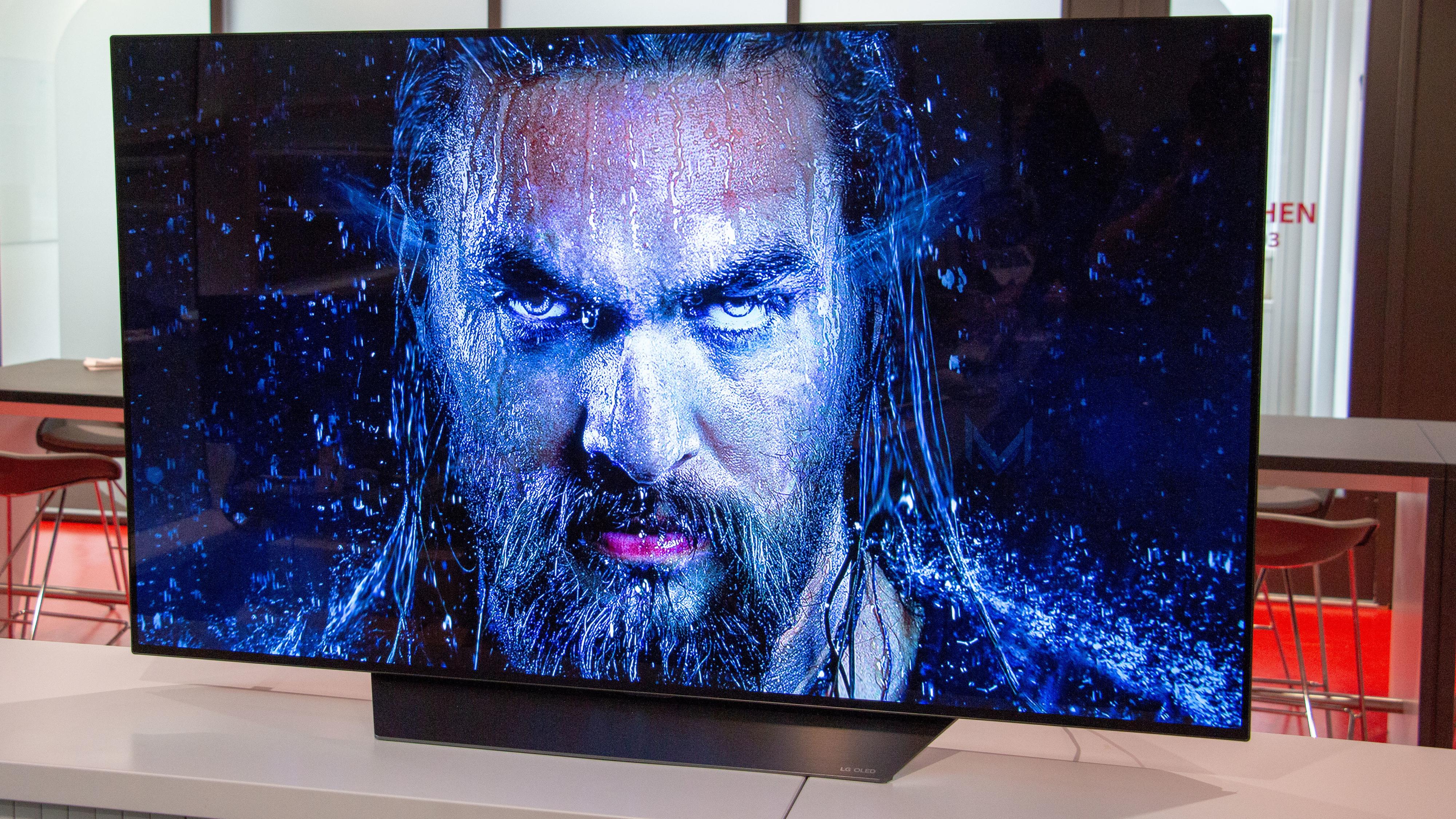HDR gir TV-en bra med farger og lys, i tillegg til at sort er så bra det blir.