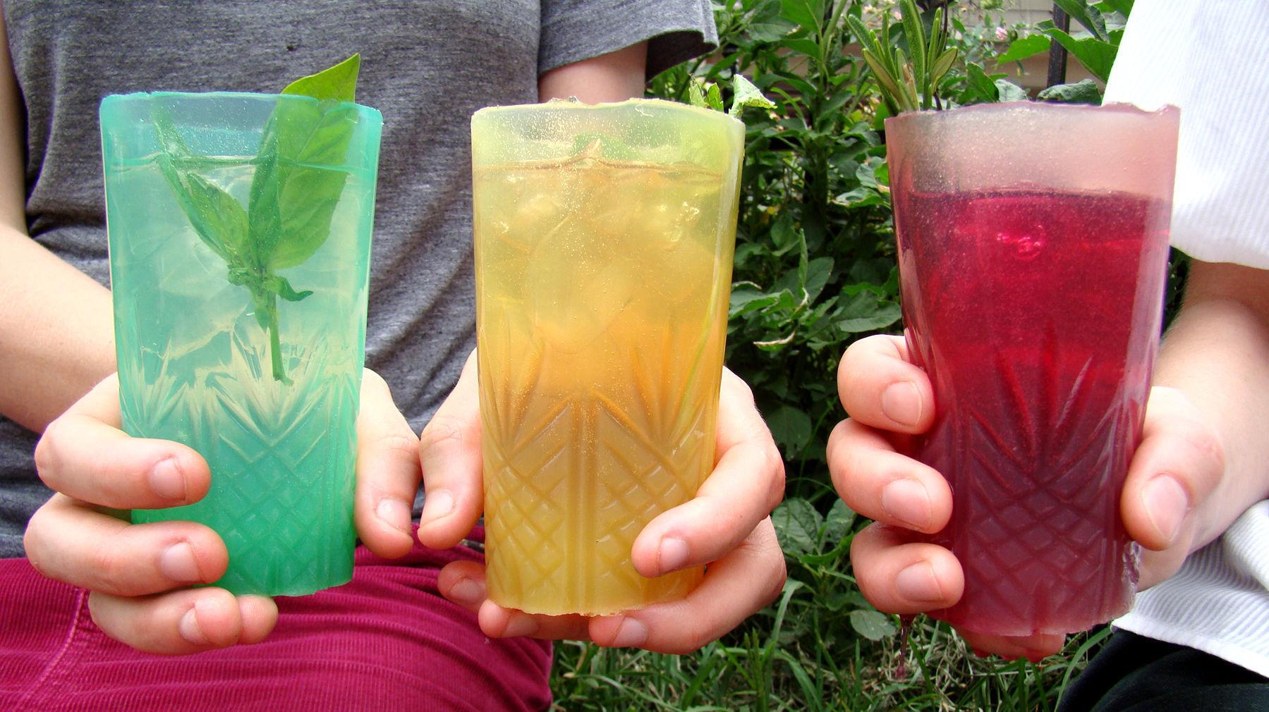 FARGERIKT: De spiselige glassene kommer i forskjellige smaker og farger. Foto: Loliware