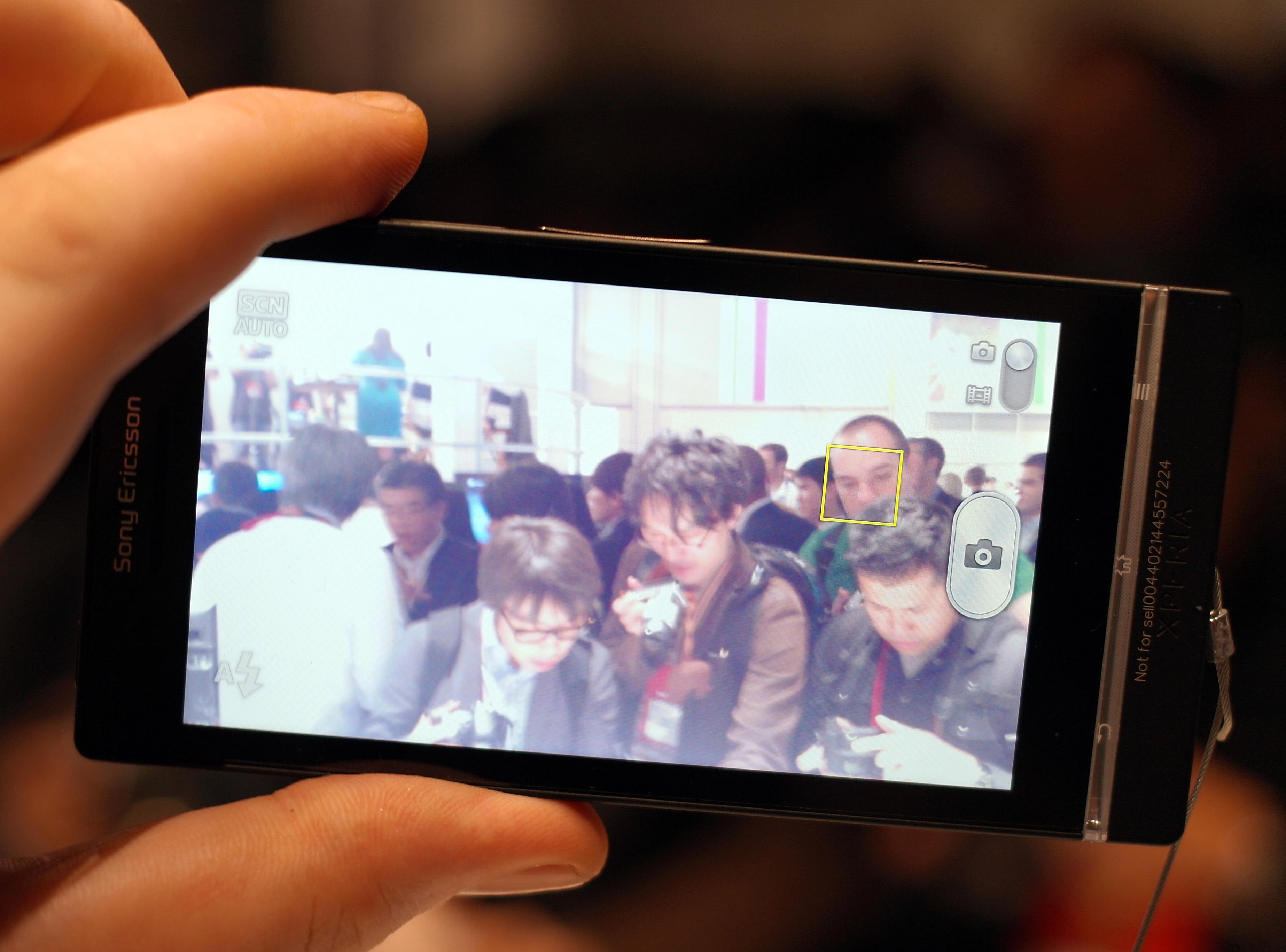 Xperia S har som de fleste tidligere Xperia-modeller ansiktsgjenkjenning i kamera-appen. Denne funksjonen er i ferd med å bli standard for Android-telefoner når Android 4.0 blir tilgjengelig i flere modeller.
