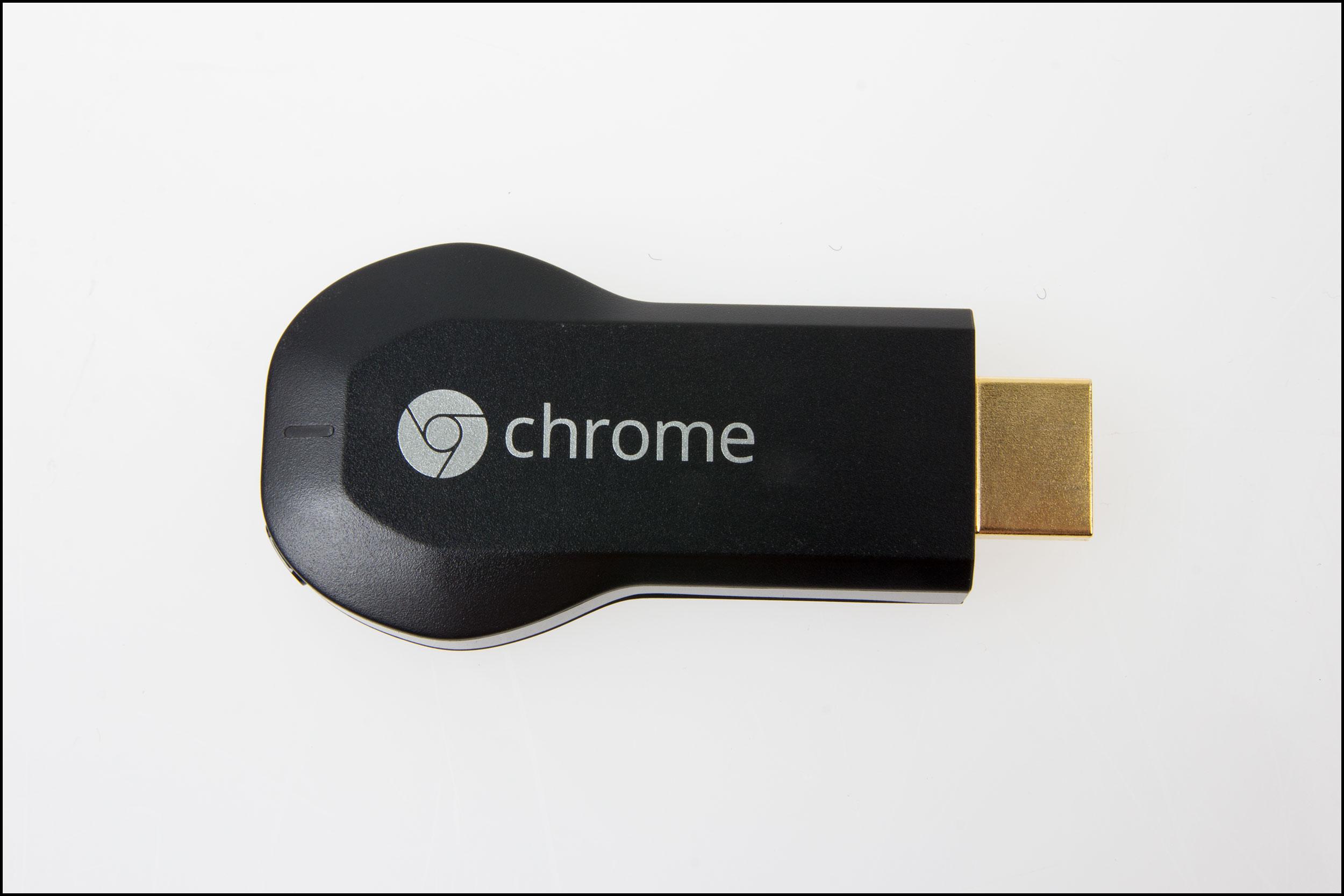 Chromecast er sort hele veien, foruten en enkel Chrome-logo på fremsiden.Foto: Jørgen Elton Nilsen, Hardware.no