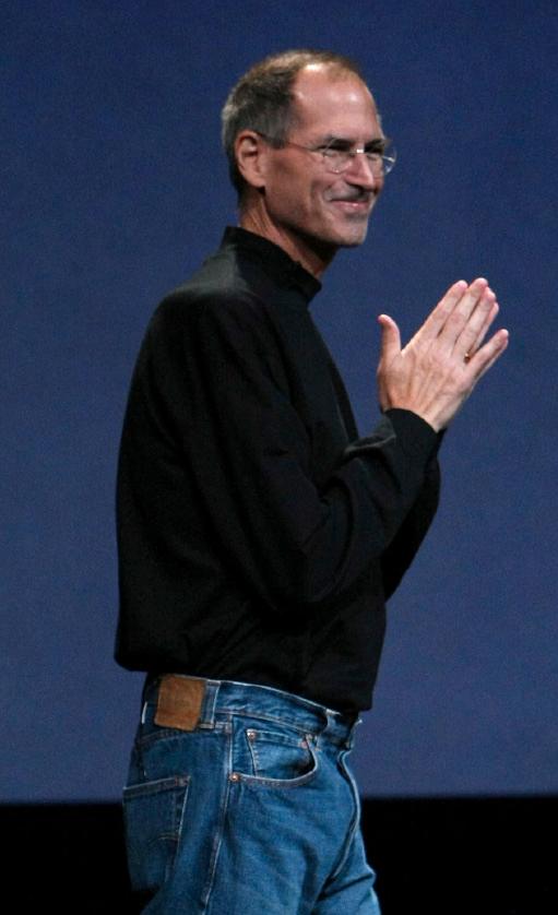 Steve Jobs var med på å starte Apple, og etter å ha vært ute av selskapet noen år, har han de siste årene vært synonym med selskapets suksess - spesielt med produktene iPod og iPhone.