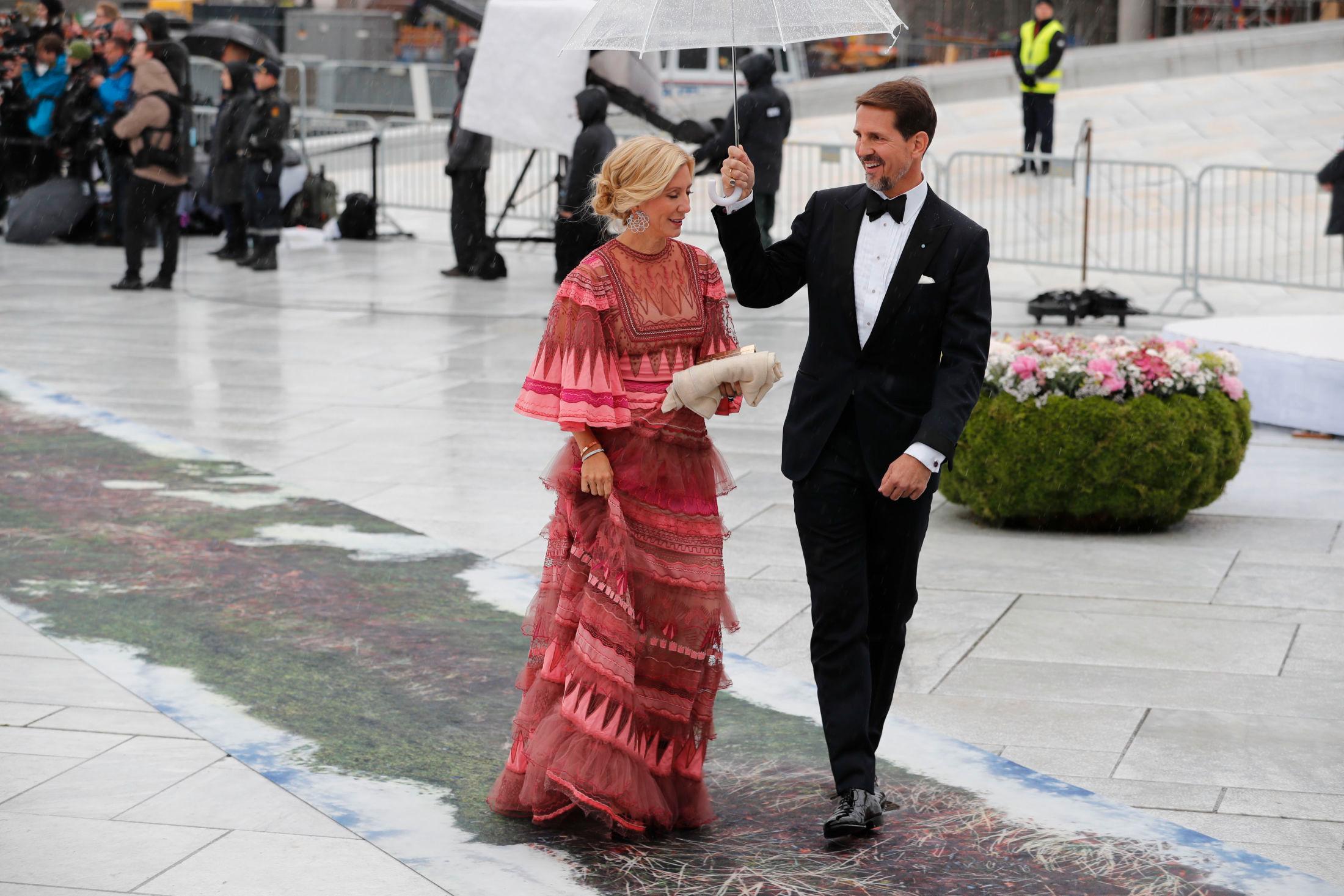 FRISK FARGE: Prinsesse Marie-Chantal av Hellas valgte en rosa, kappekjole.