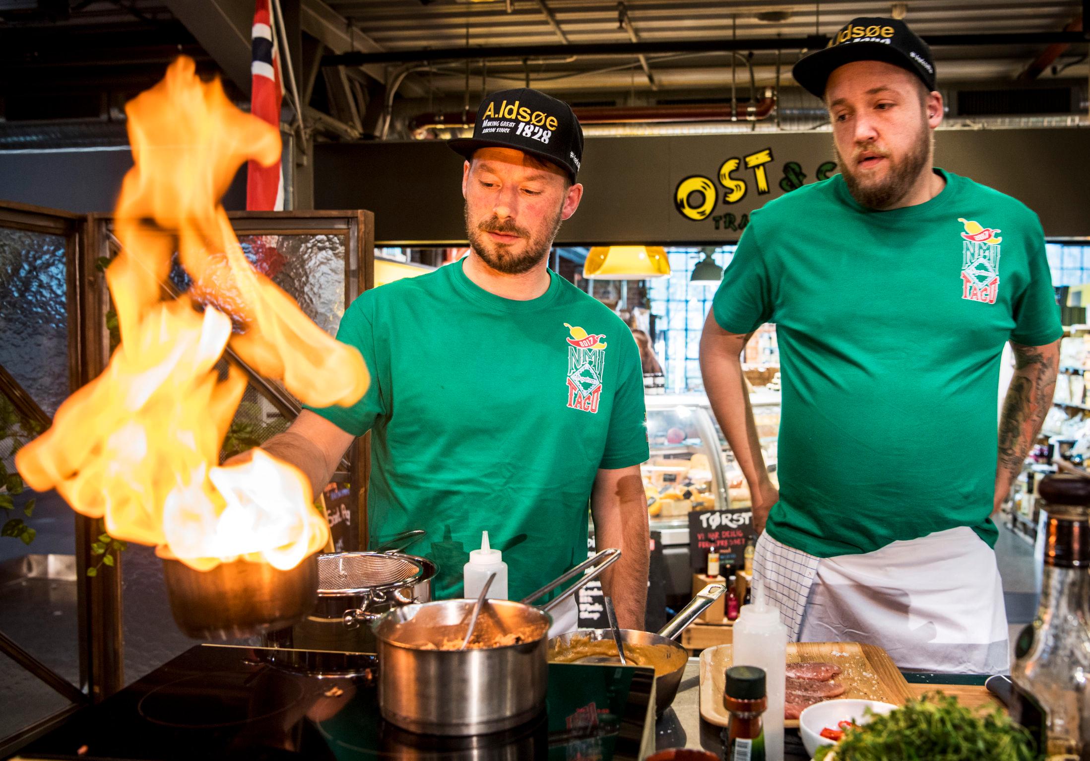 VINNERE: Gustav Tveit og Lars Aspen lager Norges beste taco. Foto: Helge Mikalsen/VG