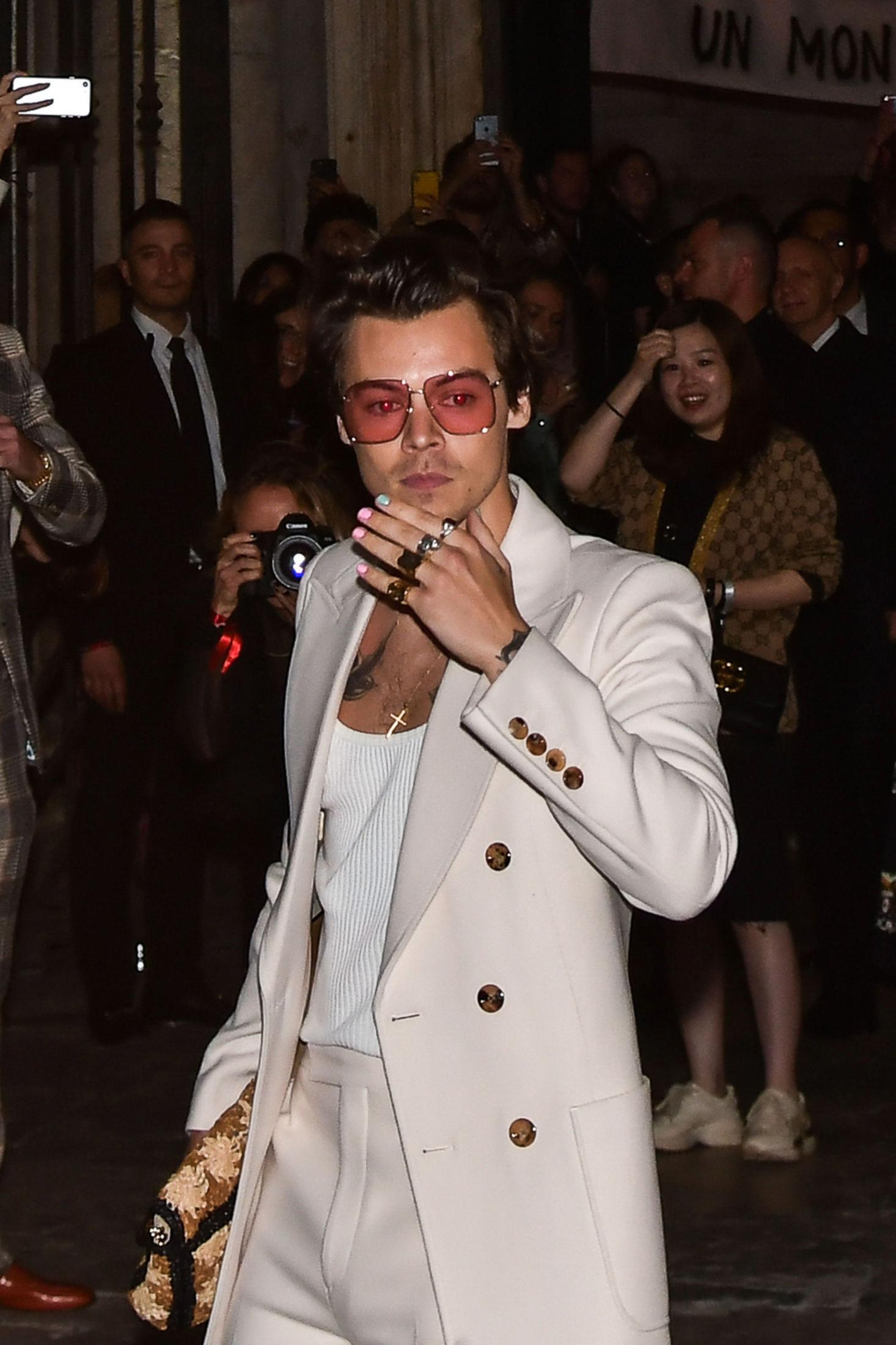 GUCCI GUCCI GUCCI: Harry Styles i lyserosa dress fra Gucci i Roma. Foto: Pa Photos