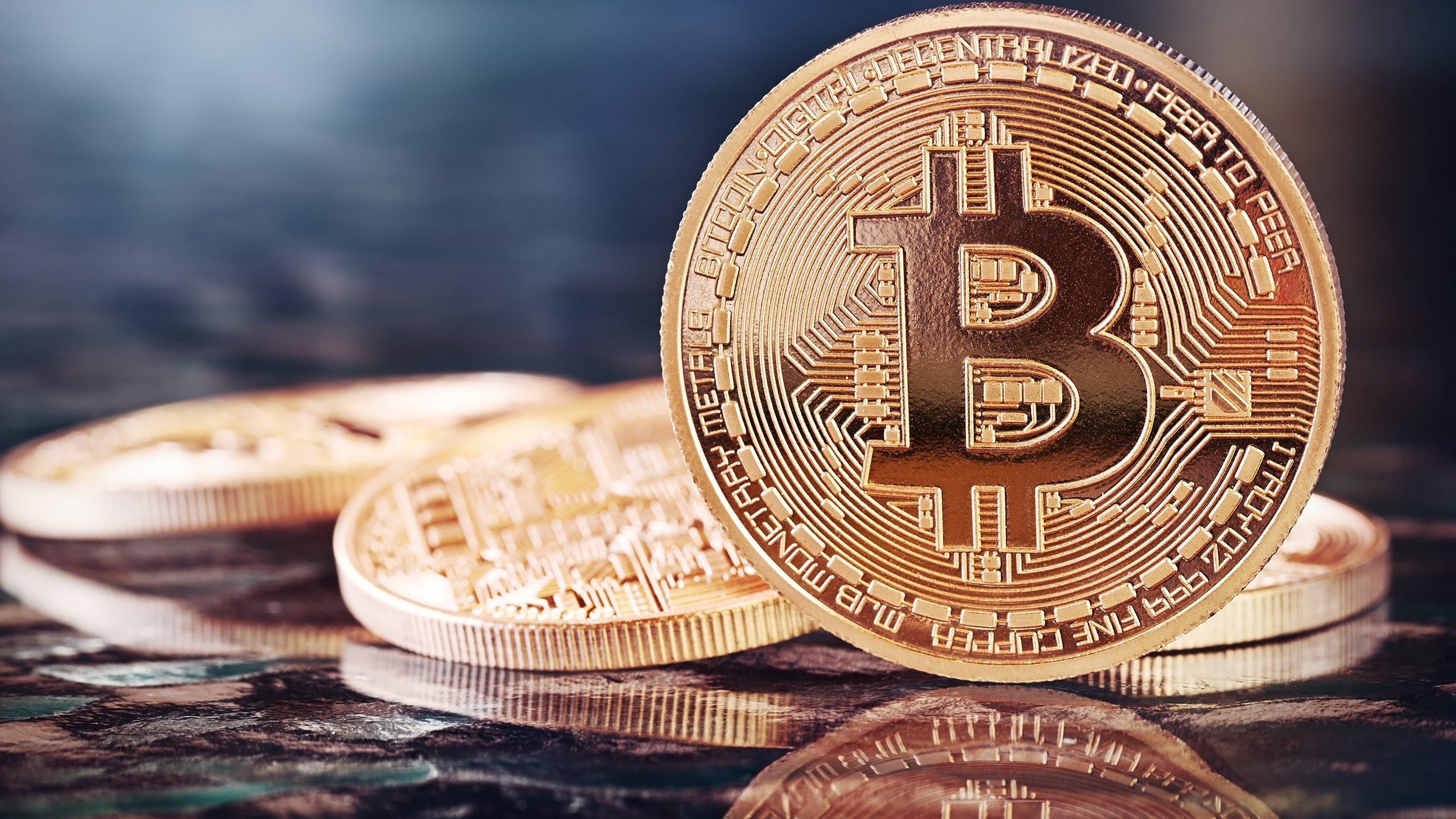 Mange har ennå stor tro på Bitcoin, til tross for de mange problemene. Foto: Julia Zakharova/Shutterstock.com