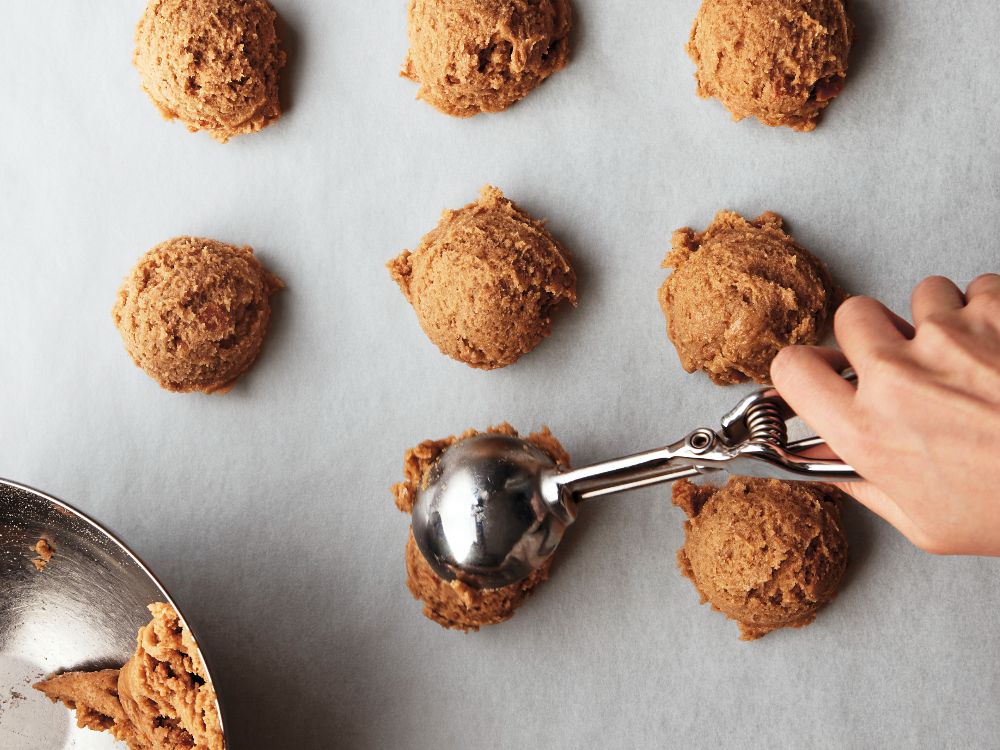 Använd en glasskopa när du gör dina cookies.