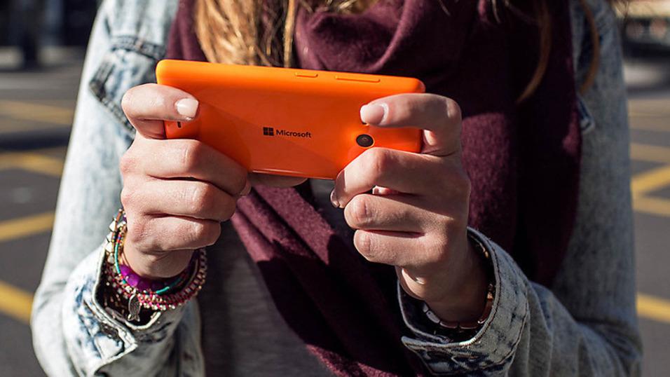 Med Lumia 535 har Microsoft skrotet Nokia-logoen på sine smarttelefoner.Foto: Microsoft