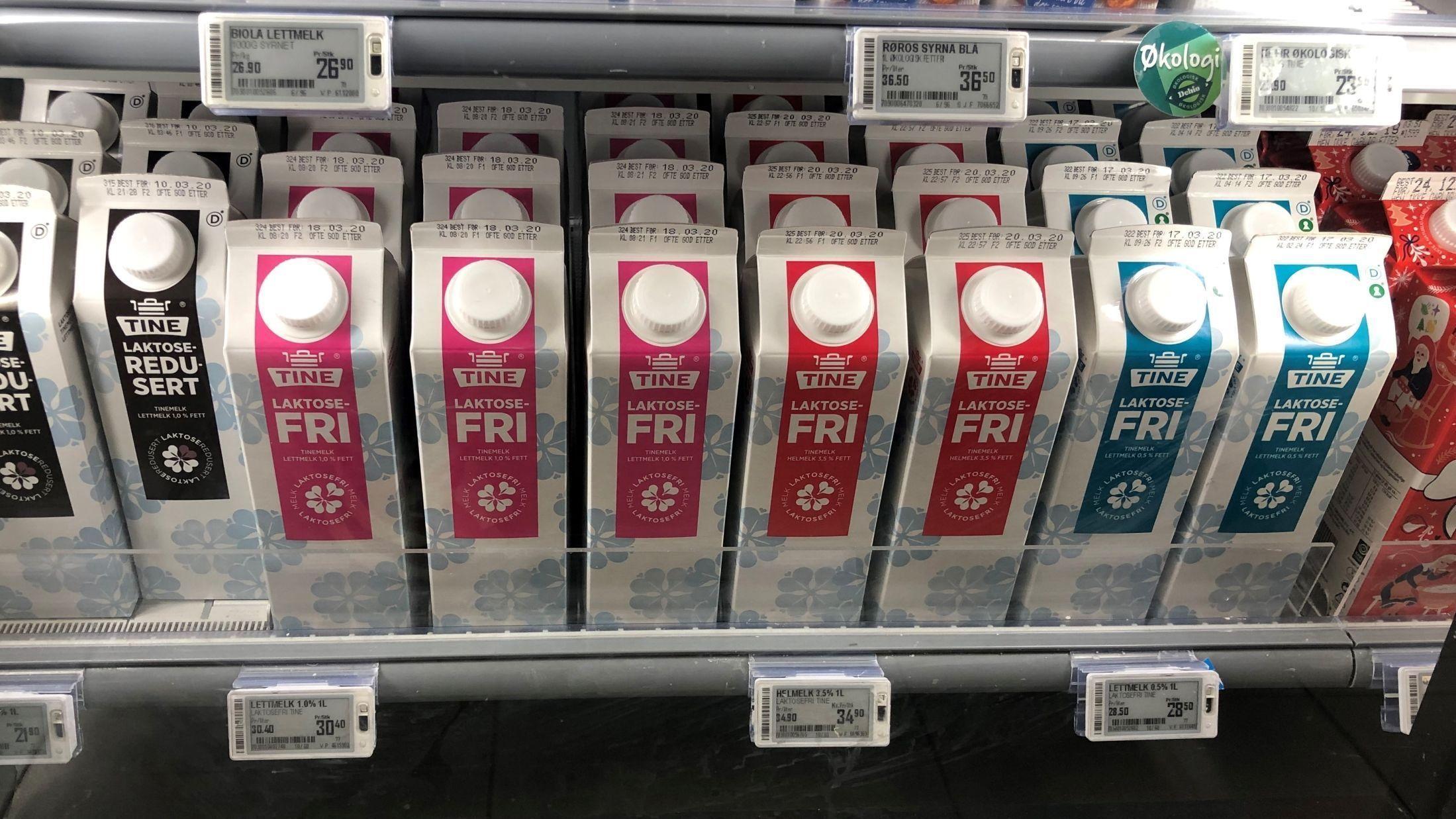 FRI FOR-HYLLER: Butikkhyllene har i løpet av tiråret som har gått blitt fylt opp med varer som er fri for allergener, som laktose i melk. Foto: Godt