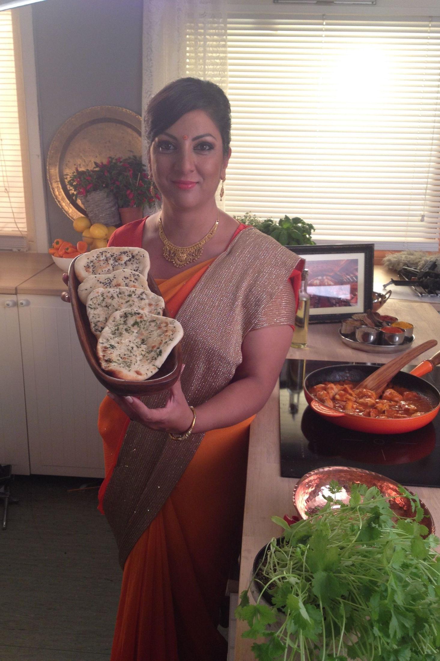 AMBASSADØR: Sarita er opptatt av at nordmenn virkelig skal få øynene opp for indisk mat; det er en stor del av den indiske kulturen. Foto: Privat.