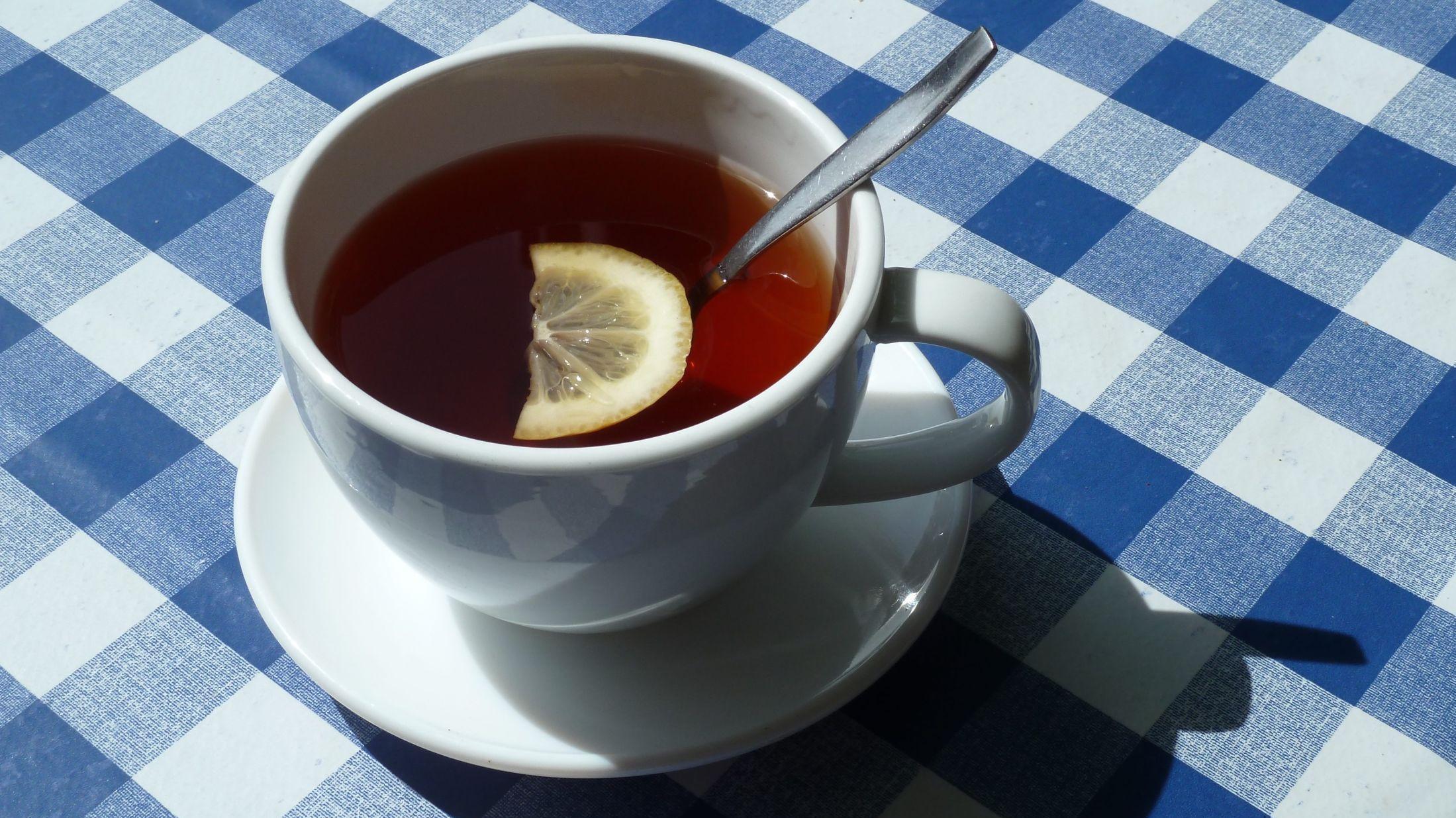 KLASSIKER: Te med en skive sitron passer godt på kalde vinterdager. Foto: Jan Ovind/VG