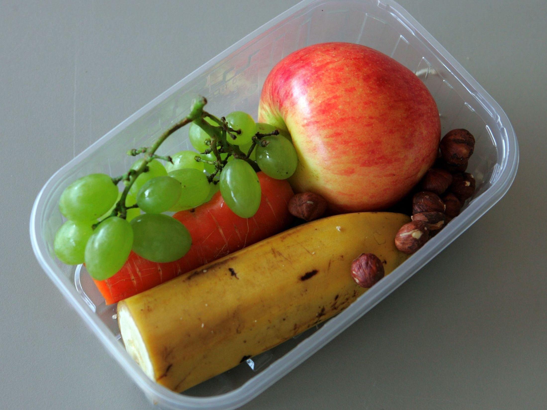 FEM OM DAGEN: Norske barn spiser bare halvparten av den anbefalte dosen med frukt og grønt daglig. Foto: Bjørn Aslaksen