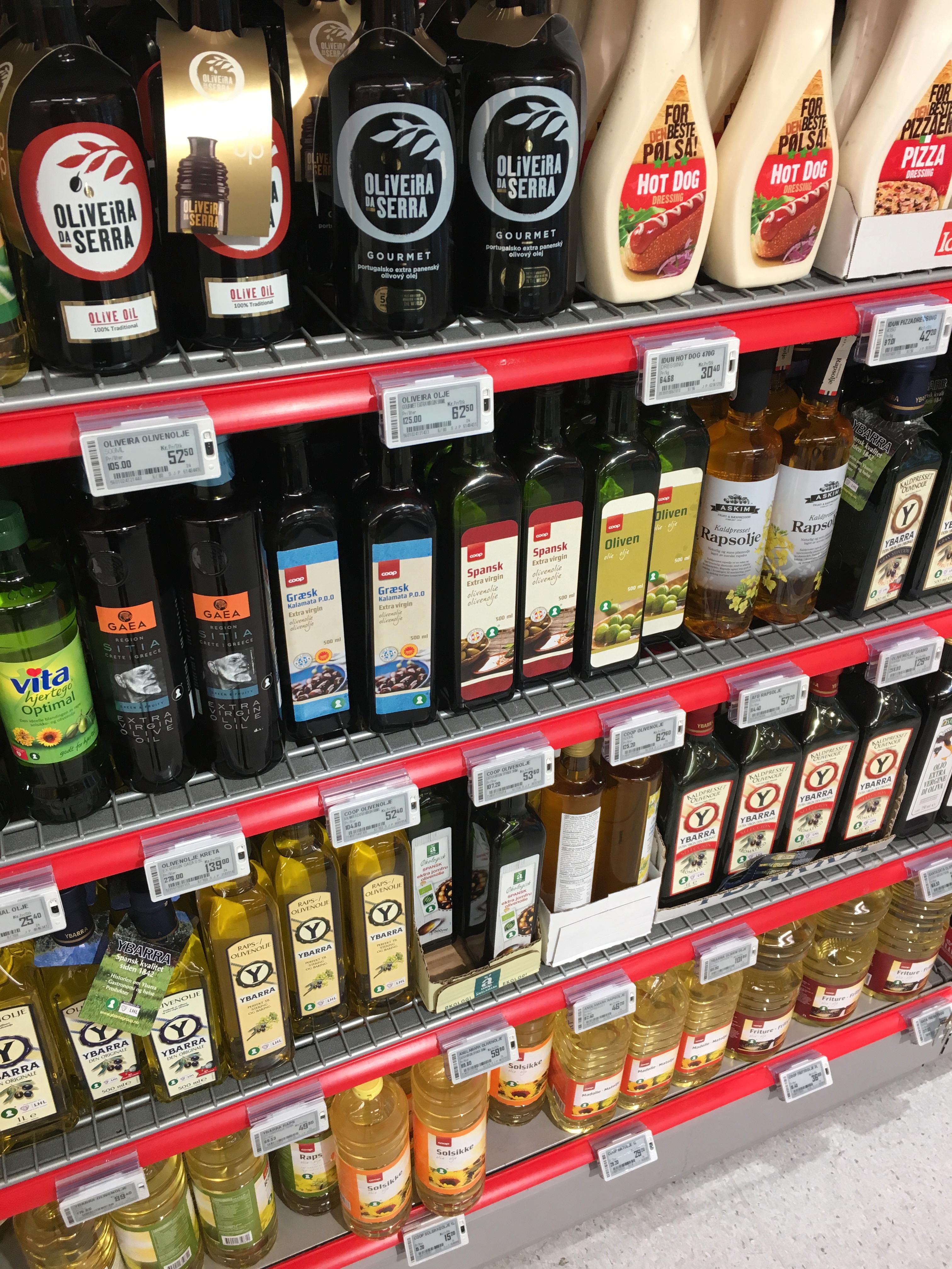 MANGE VALG: Olivenolje, extra virgin olivenolje, raps, solsikke... Det er ikke bare-bare å velge olje i butikken.