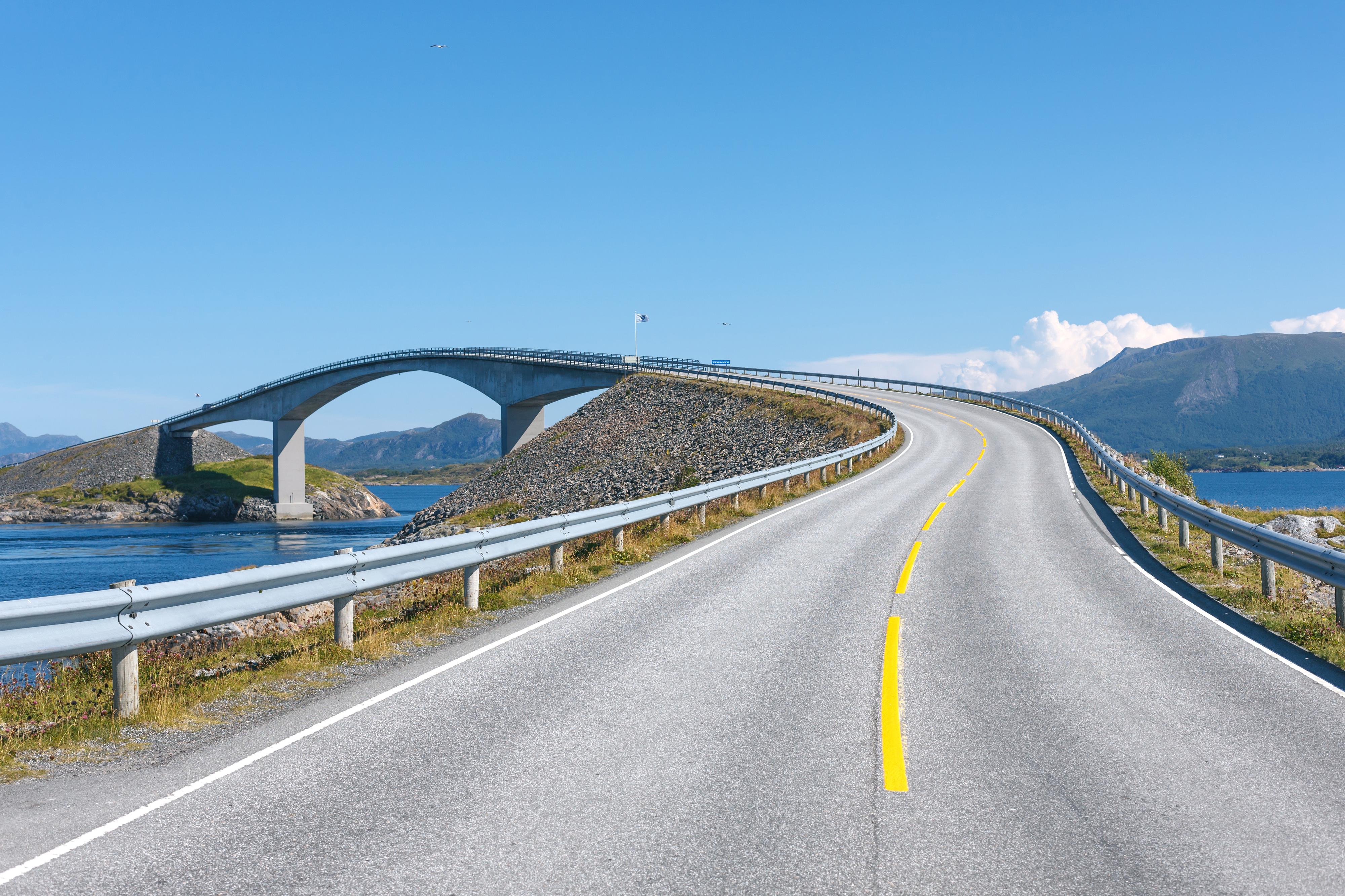 Storseisundet bro langs Atlanterhavsveien. Foto: paffy, Shutterstock