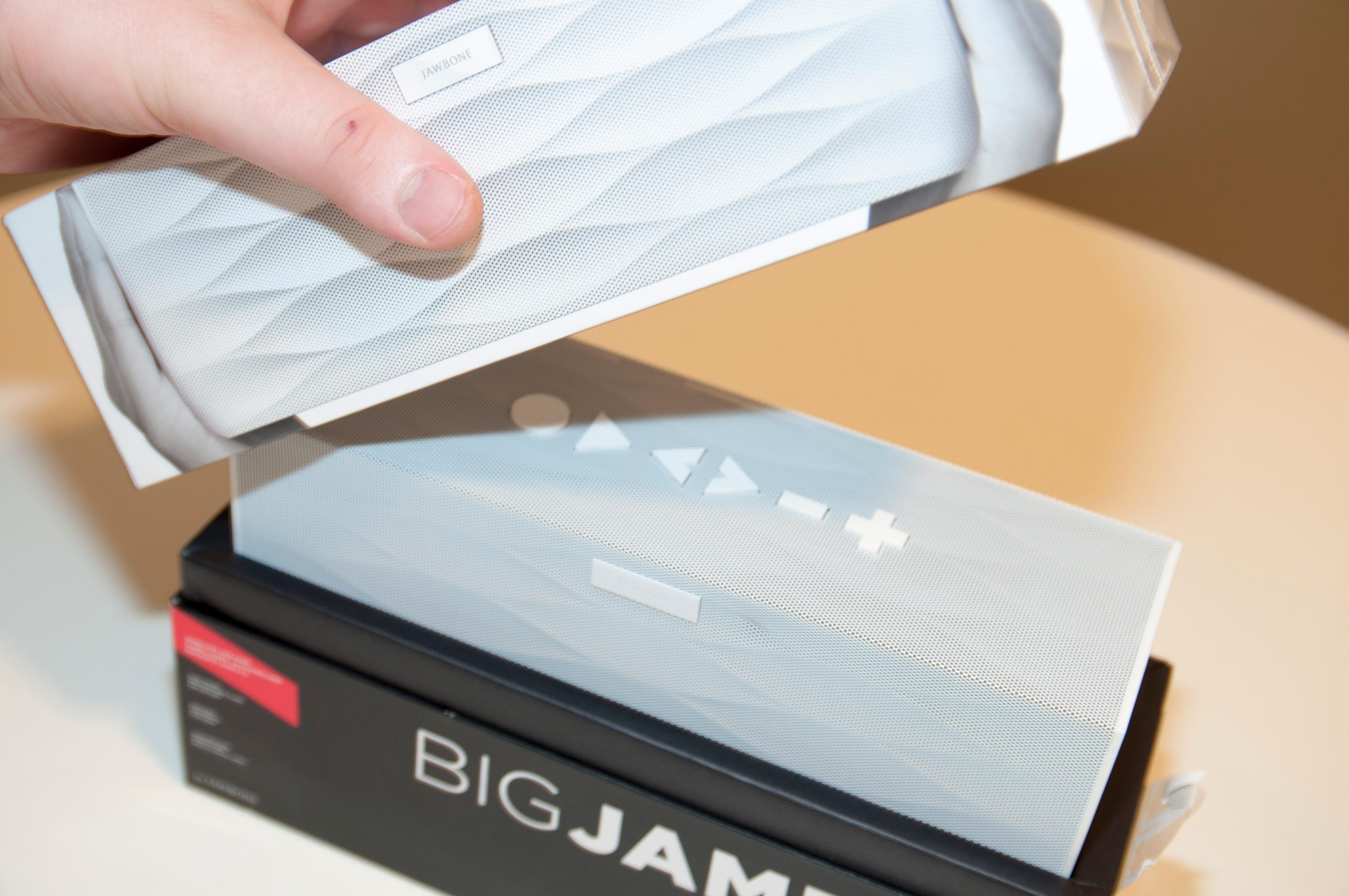Det merkes at Jambox BIG er en designhøyttaler alt fra du åpner esken.Foto: Finn Jarle Kvalheim, Amobil.no