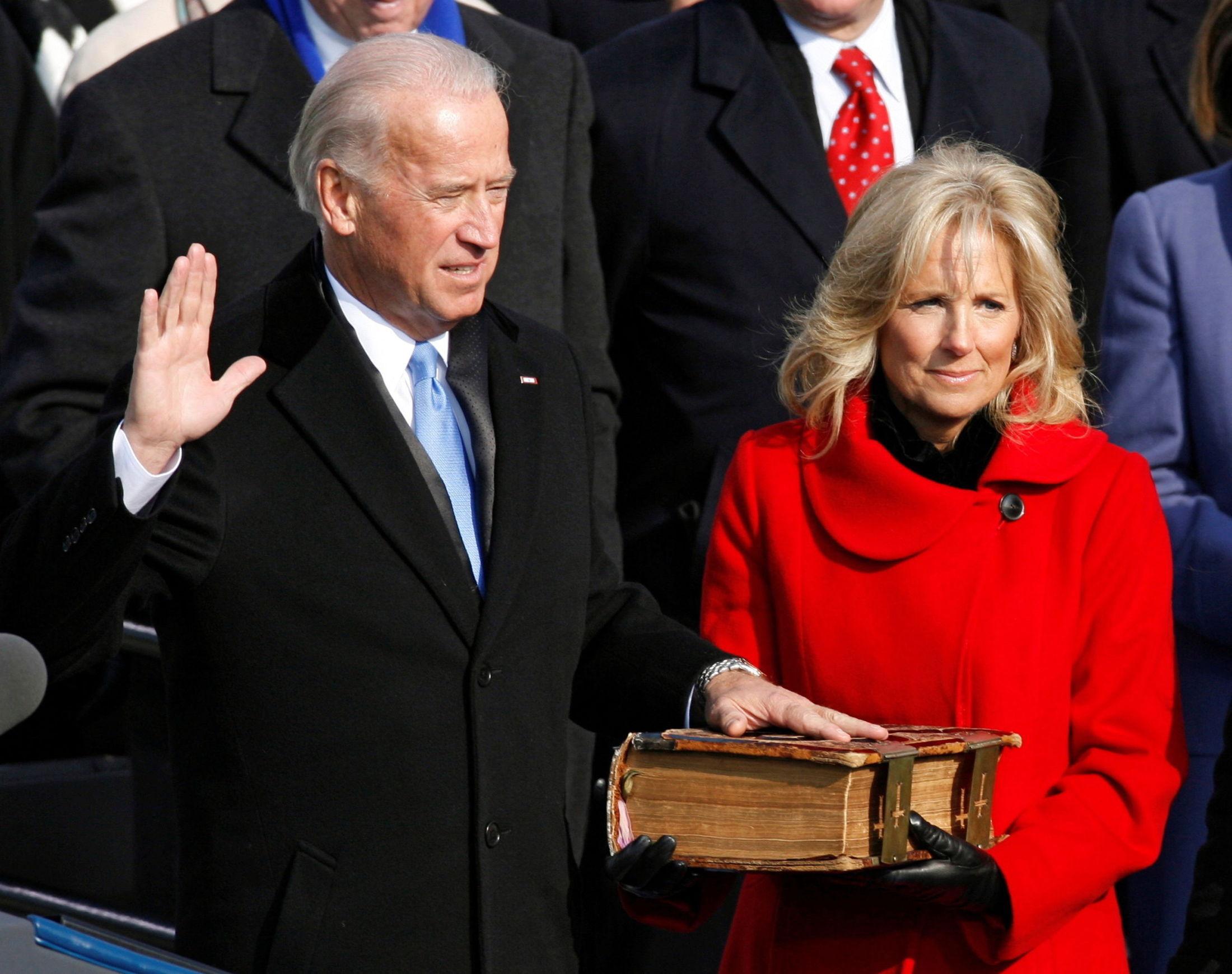 STARS AND STRIPES: Visepresident Joe Biden og Dr. Jill Biden under presidentinnsettelsen i 2009. Foto: Jim Bourg/REUTERS